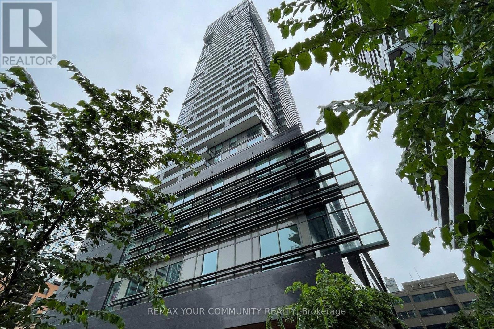 1001 - 39 ROEHAMPTON AVENUE