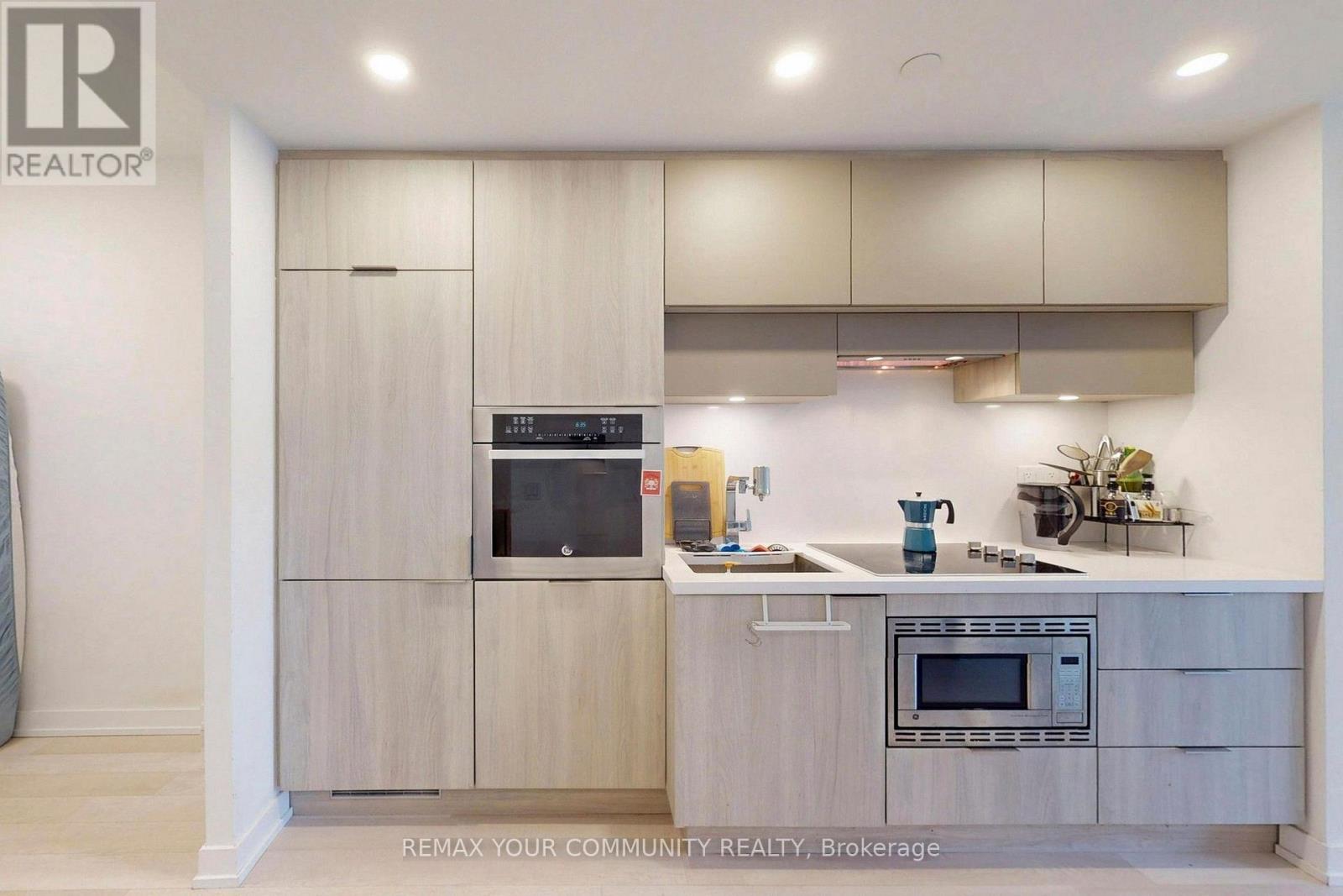 1001 - 39 Roehampton Avenue, Toronto, Ontario  M4P 0G1 - Photo 2 - C13719002