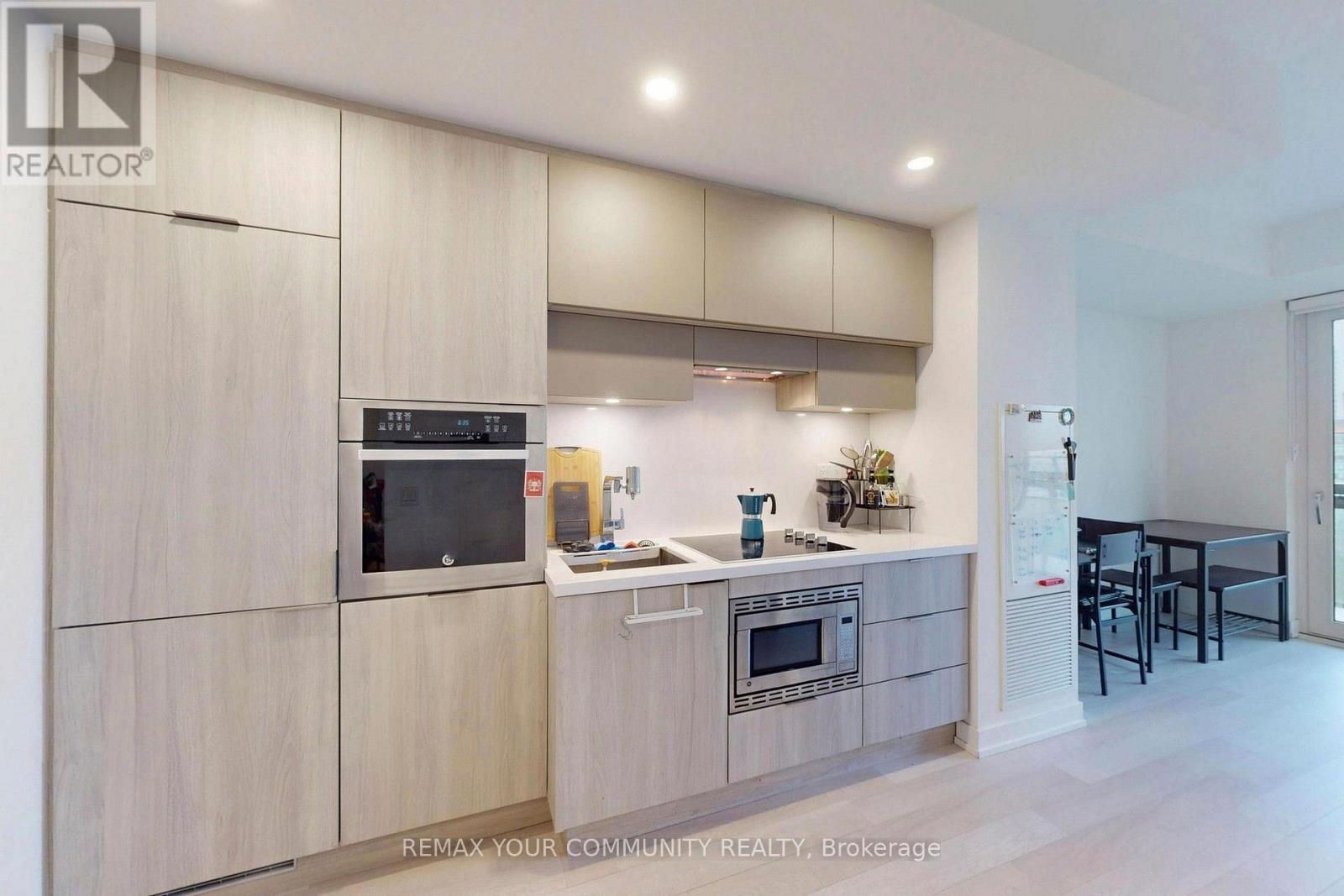 1001 - 39 Roehampton Avenue, Toronto, Ontario  M4P 0G1 - Photo 3 - C13719002