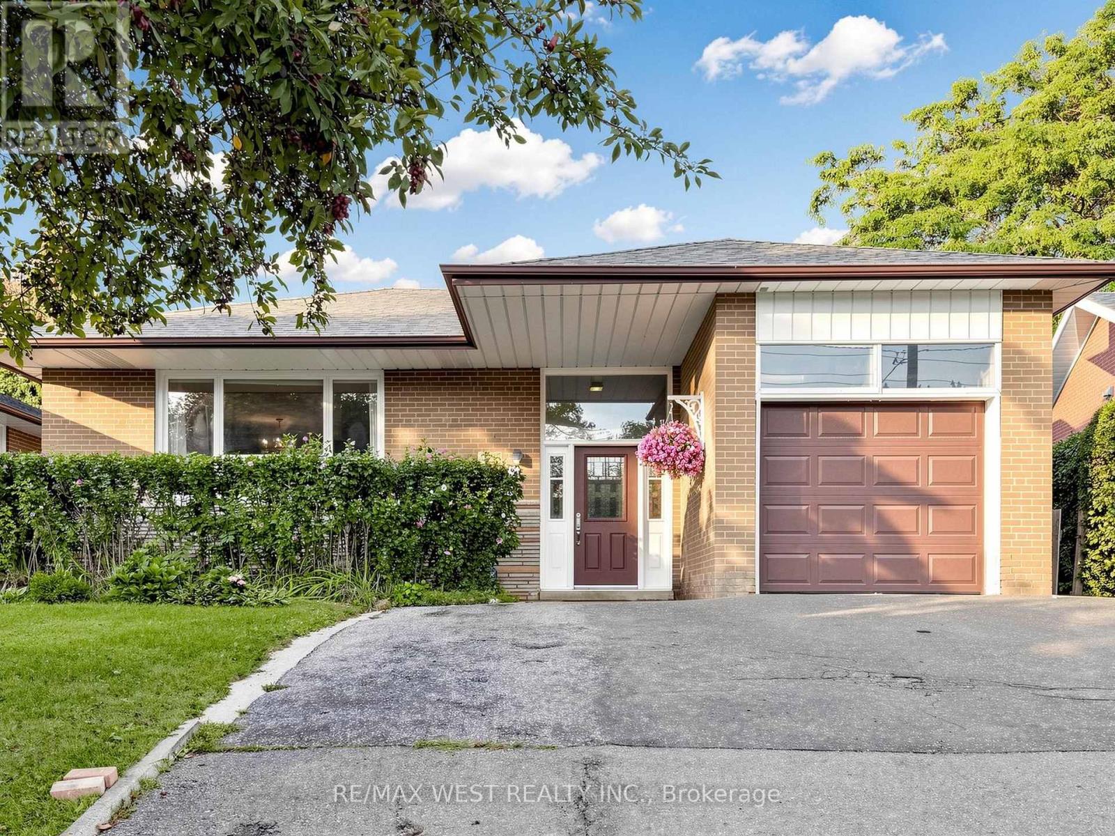 941 Willowdale Avenue, Toronto, Ontario  M2M 3C3 - Photo 1 - C13719102