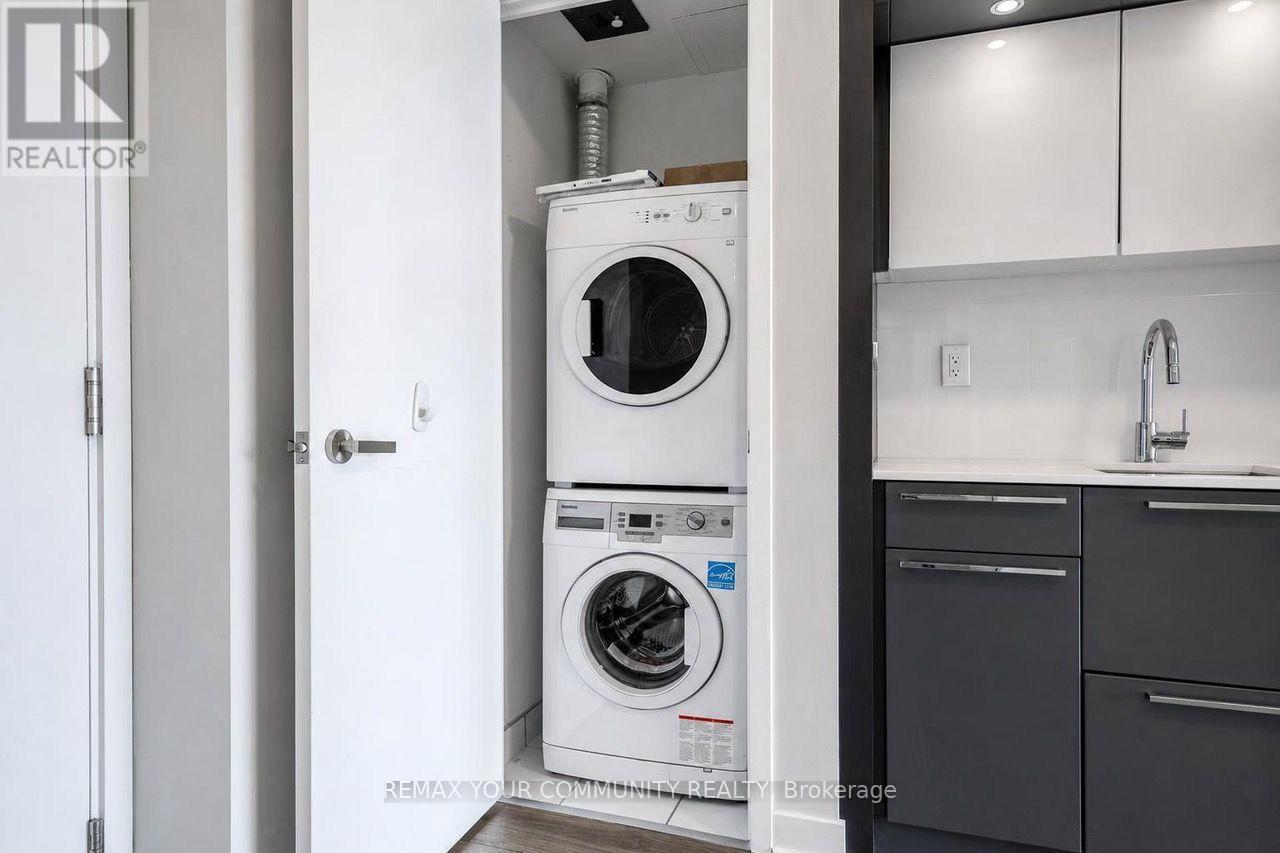 2711 - 15 Grenville Street, Toronto, Ontario  M4Y 0B9 - Photo 3 - C13719136
