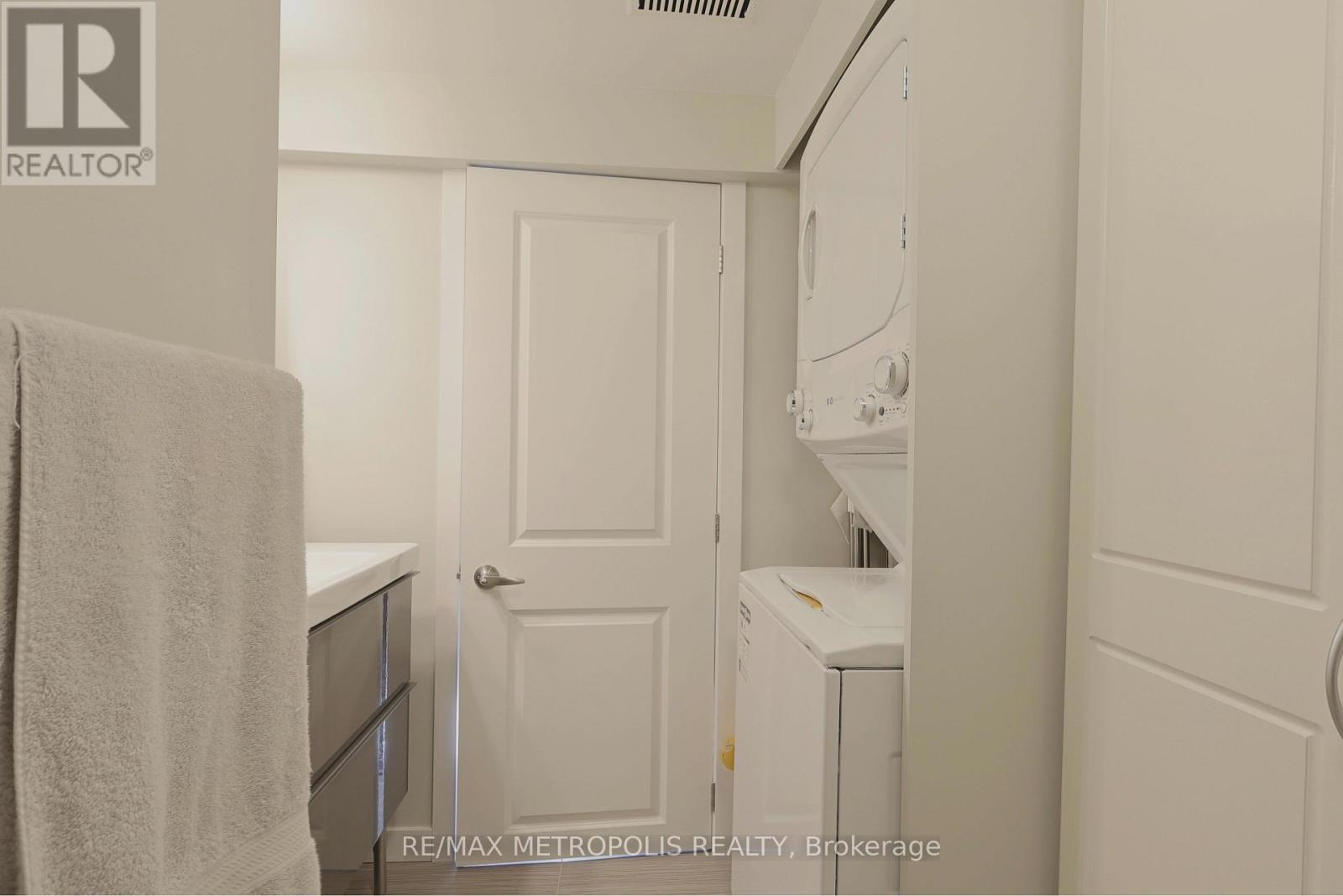 Lower - 1217 Norman Court, Oshawa, Ontario  L1H 7X2 - Photo 10 - E13719042