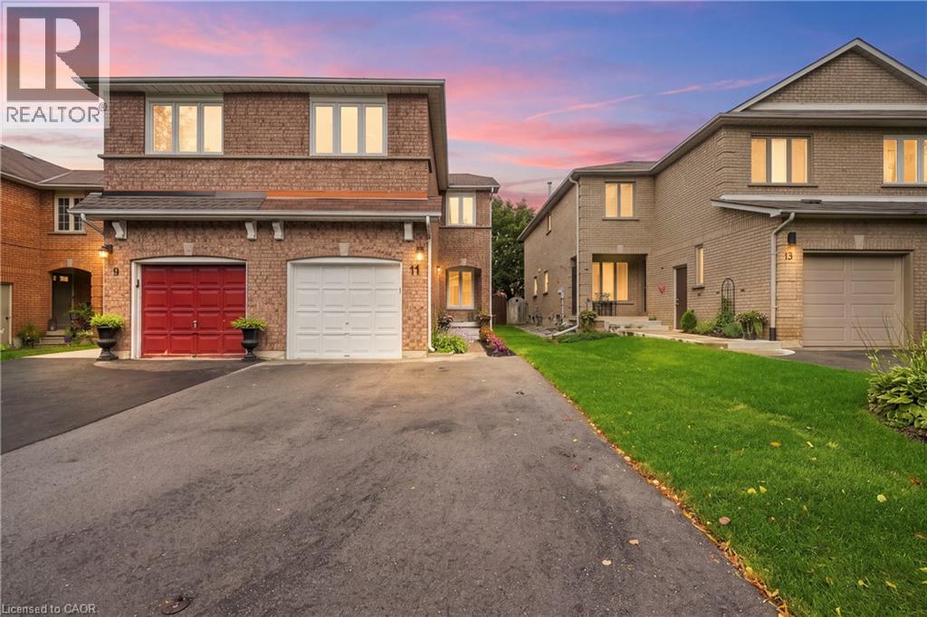 11 Wakefield Lane — photo 1
