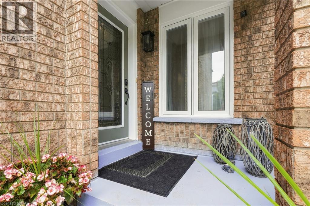 11 Wakefield Lane — photo 3