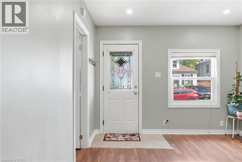 127 Park Row N — photo 3