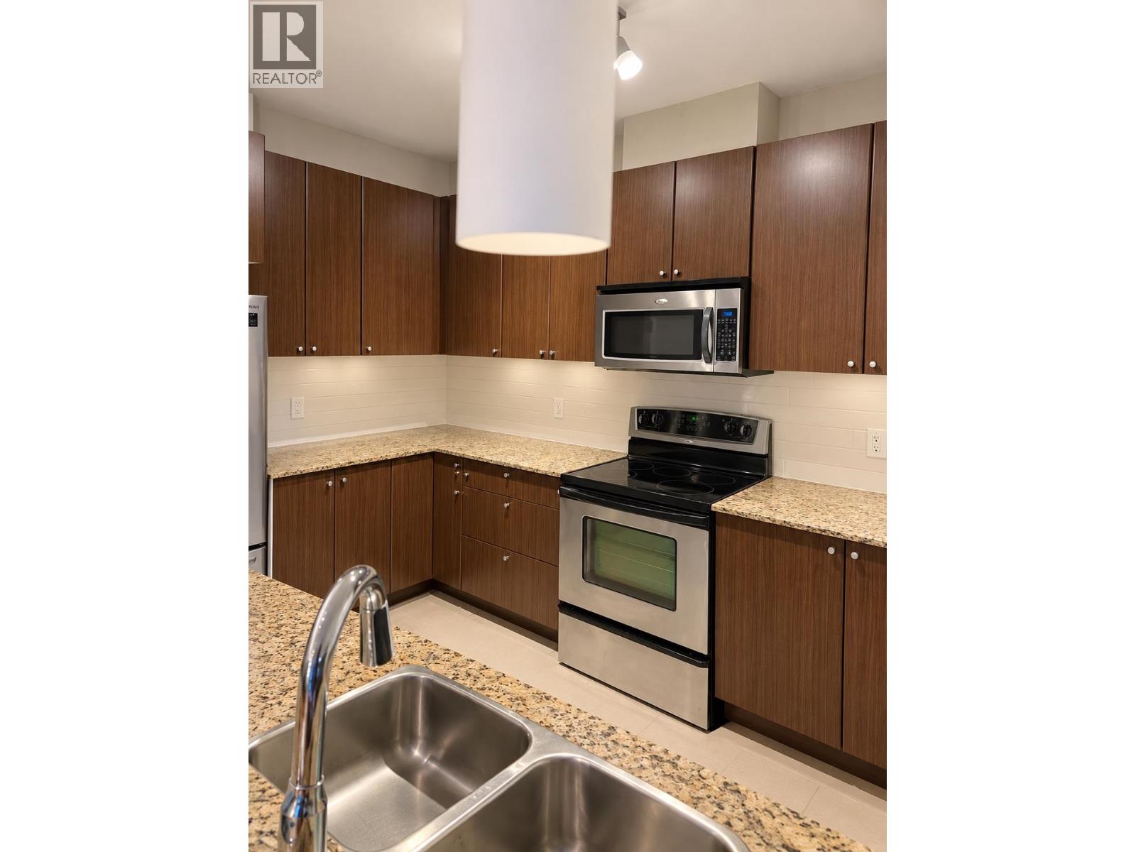 218 2477 Kelly Avenue, Port Coquitlam, British Columbia  V3C 0B3 - Photo 4 - R3159129