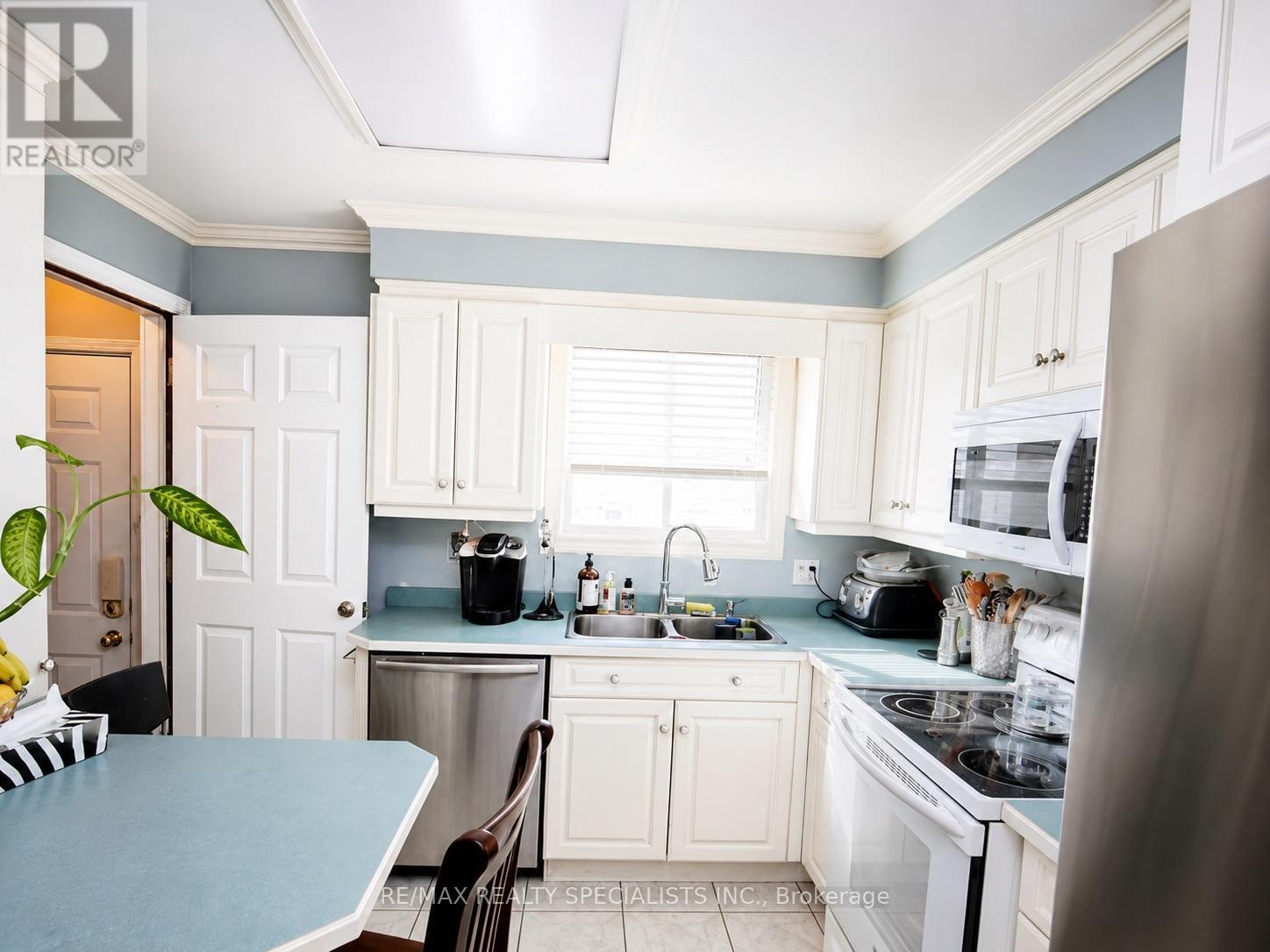 512 First Avenue, Welland, Ontario L3C 6A7 - Photo 4 - X13692164