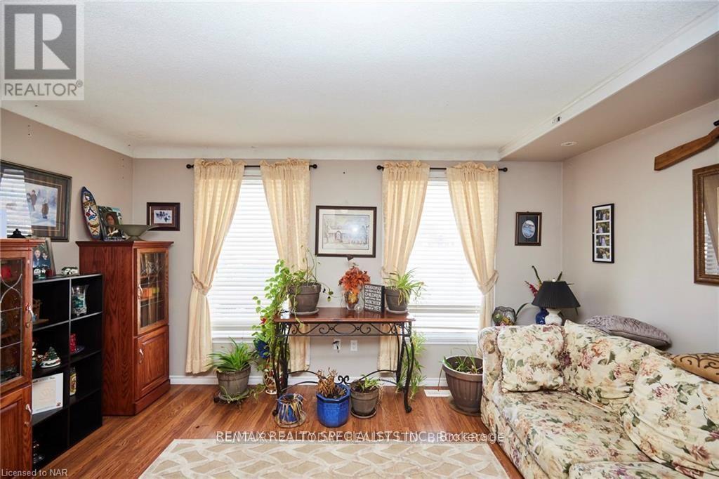 512 First Avenue, Welland, Ontario L3C 6A7 - Photo 2 - X13692164