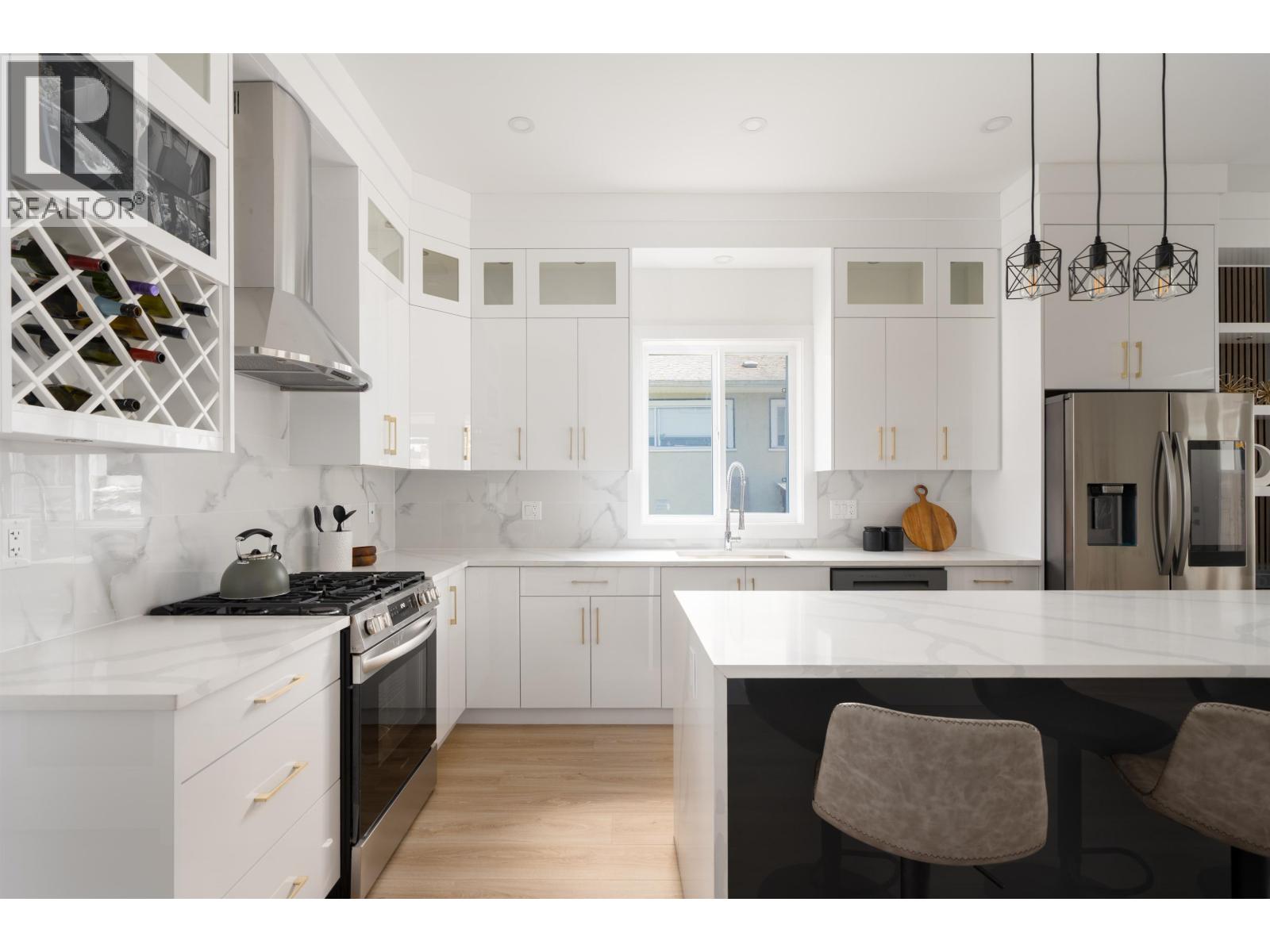 1 122 EIGHTH AVENUE, New Westminster, British Columbia
