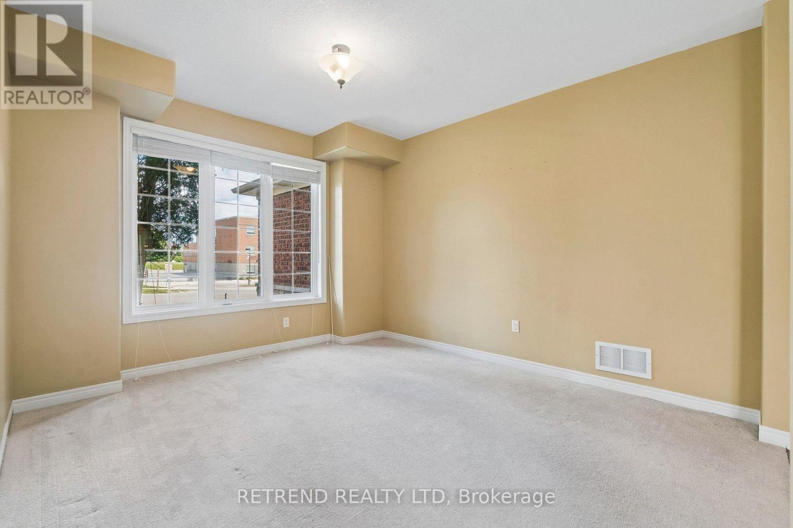 36 Sandringham Drive, Barrie (Innis-Shore), Ontario  L4N 0J9 - Photo 4 - S13719082