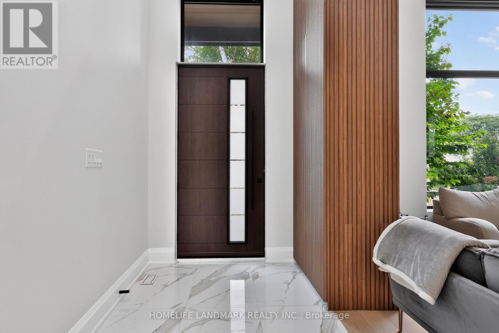 6423 Dunray Crescent, Mississauga, Ontario  L5N 1E7 - Photo 4 - W13718996