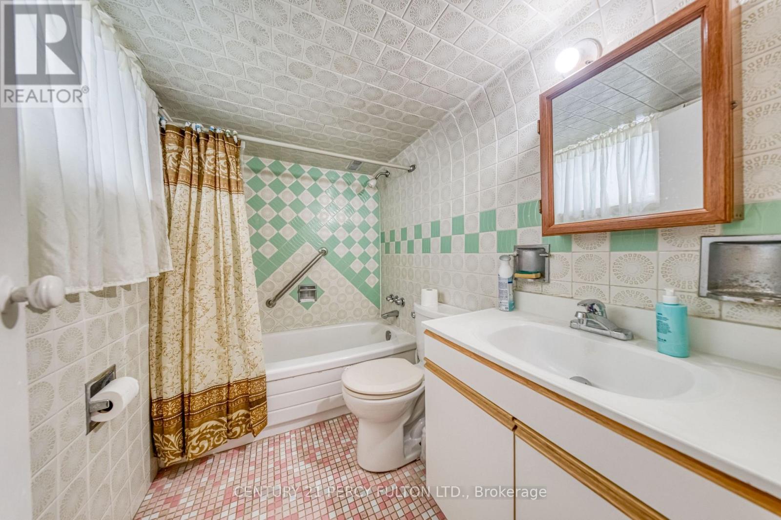 15 Haverson Boulevard, Toronto, Ontario  M6M 3J5 - Photo 12 - W13719000