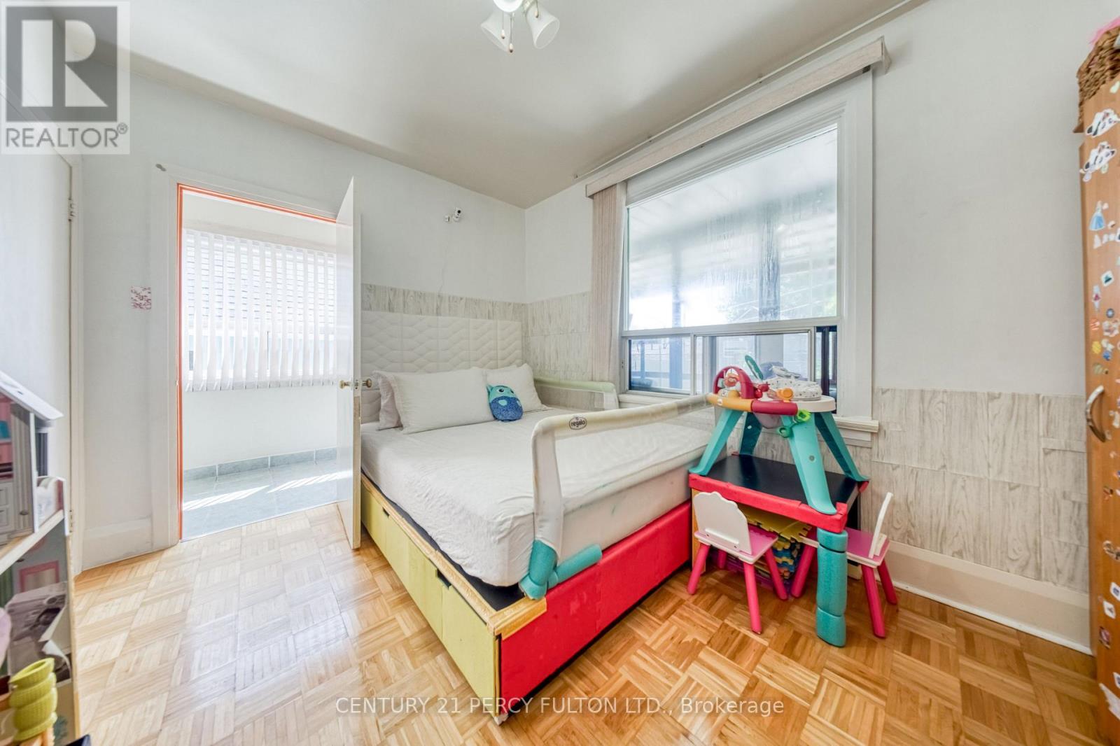 15 Haverson Boulevard, Toronto, Ontario  M6M 3J5 - Photo 2 - W13719000