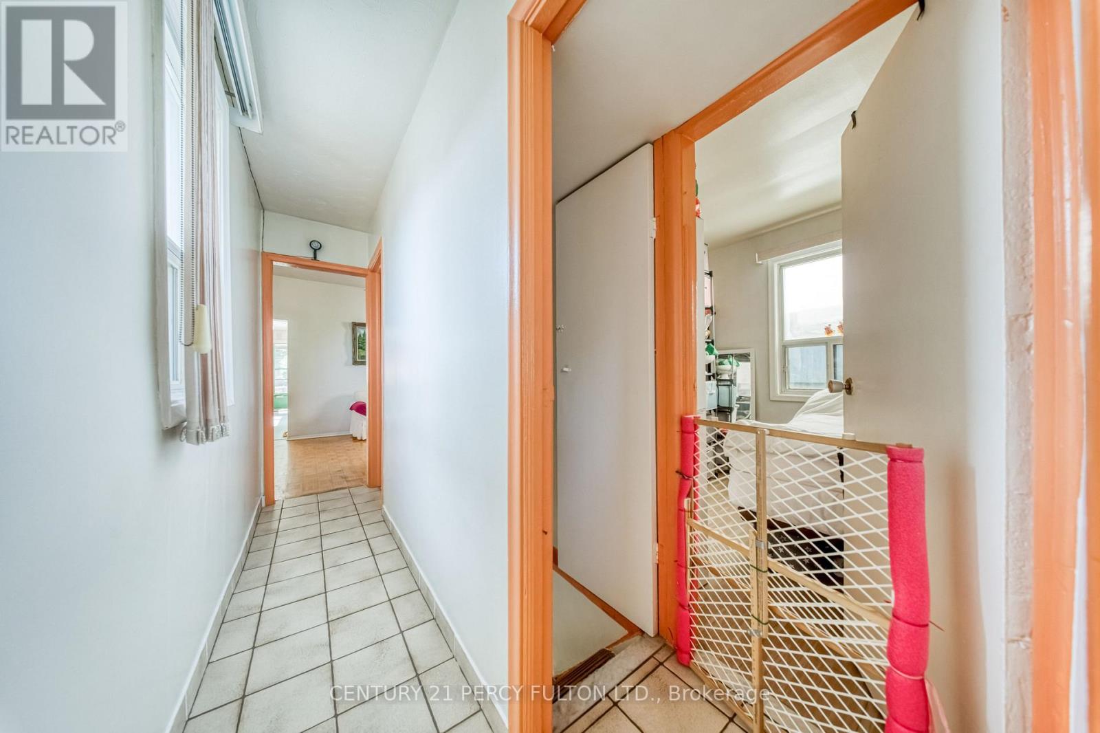 15 Haverson Boulevard, Toronto, Ontario  M6M 3J5 - Photo 3 - W13719000