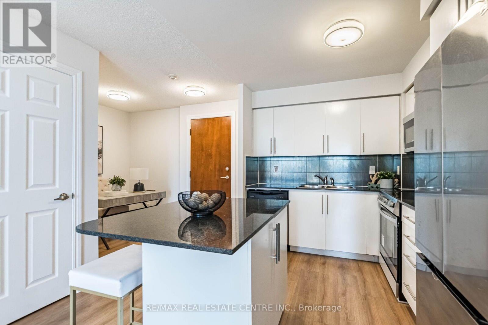 1701 - 310 Burnhamthorpe Road W, Mississauga, Ontario  L5B 4P9 - Photo 12 - W13719016