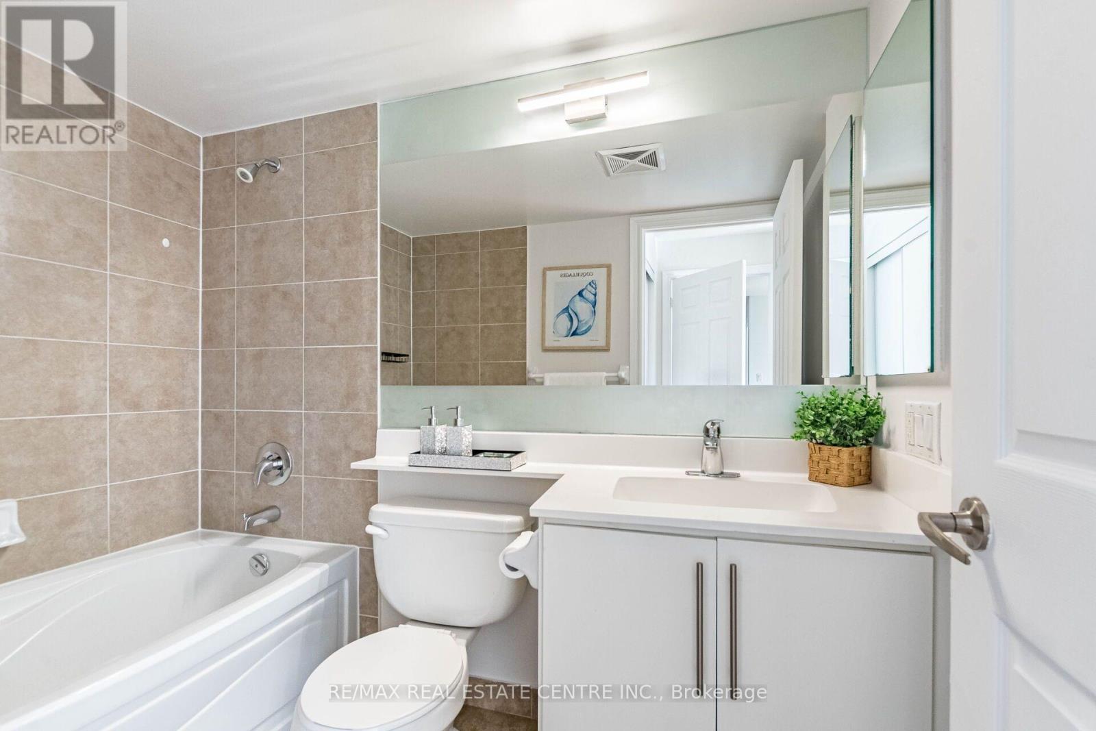 1701 - 310 Burnhamthorpe Road W, Mississauga, Ontario  L5B 4P9 - Photo 15 - W13719016
