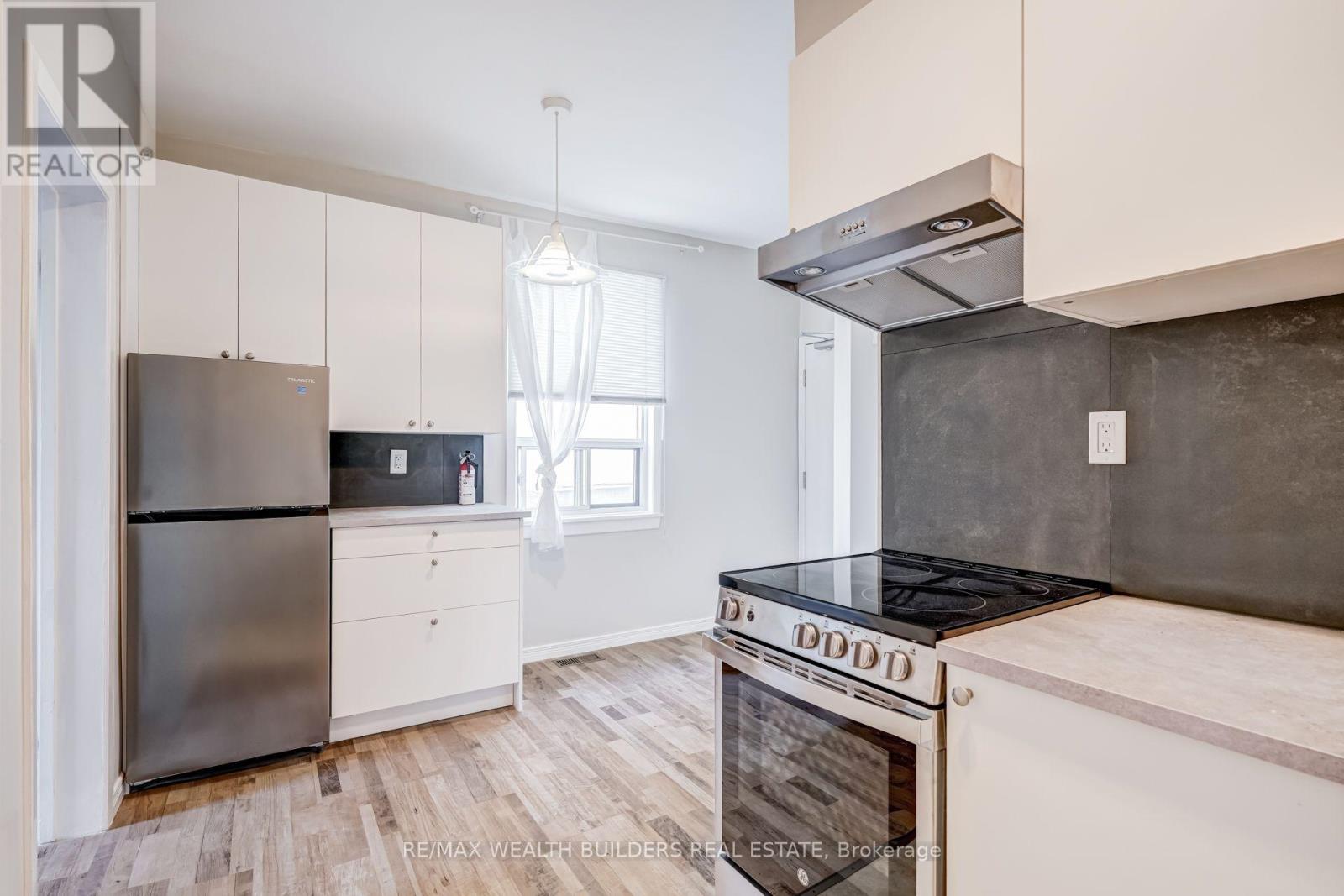 UPPER UNIT 2 - 2443 DUNDAS STREET W, Toronto, Ontario