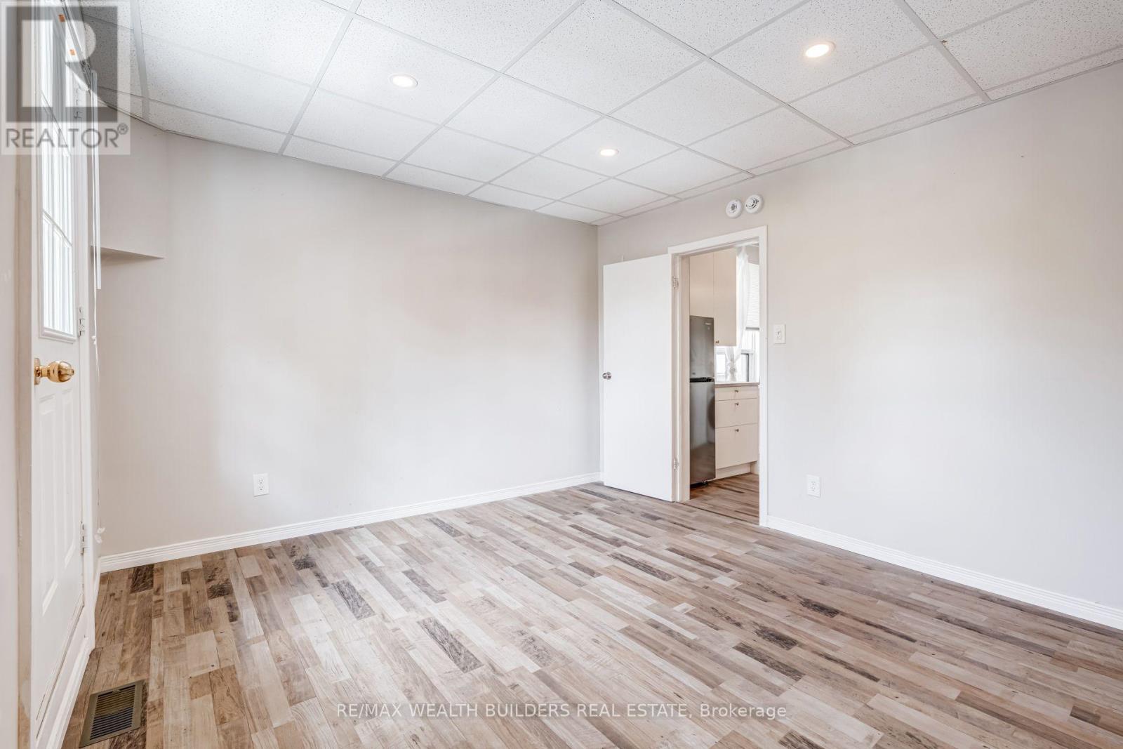 Upper Unit 2 - 2443 Dundas Street W, Toronto, Ontario  M6P 1X3 - Photo 10 - W13719030