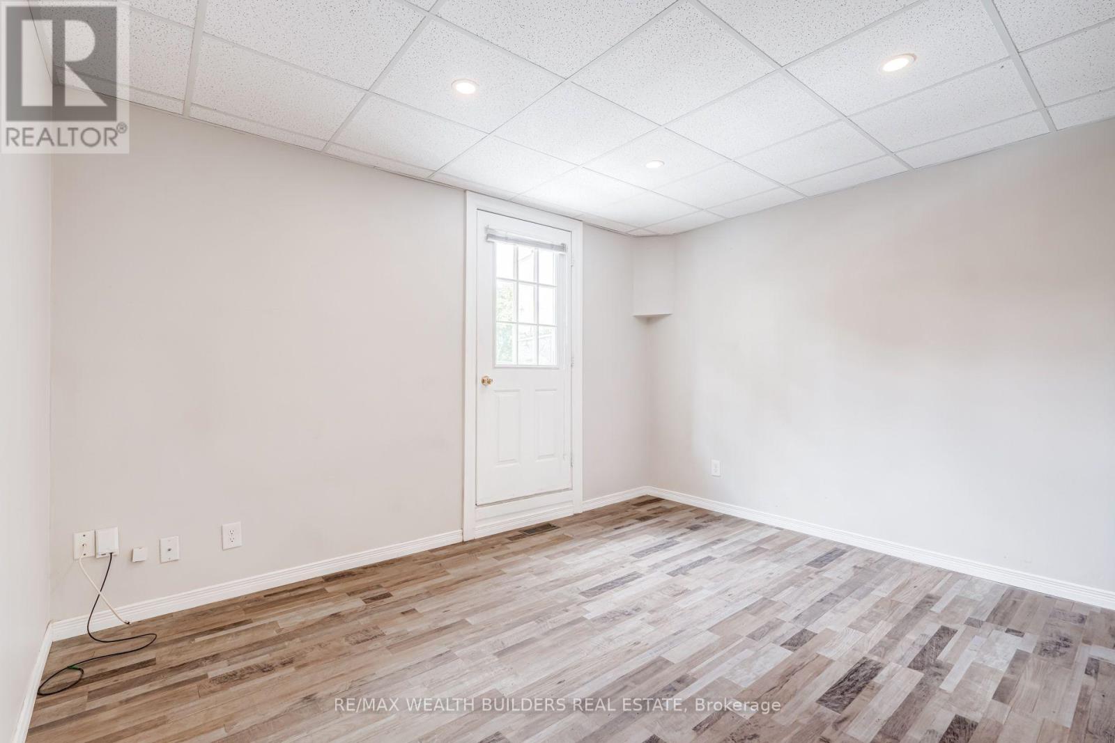 Upper Unit 2 - 2443 Dundas Street W, Toronto, Ontario  M6P 1X3 - Photo 11 - W13719030