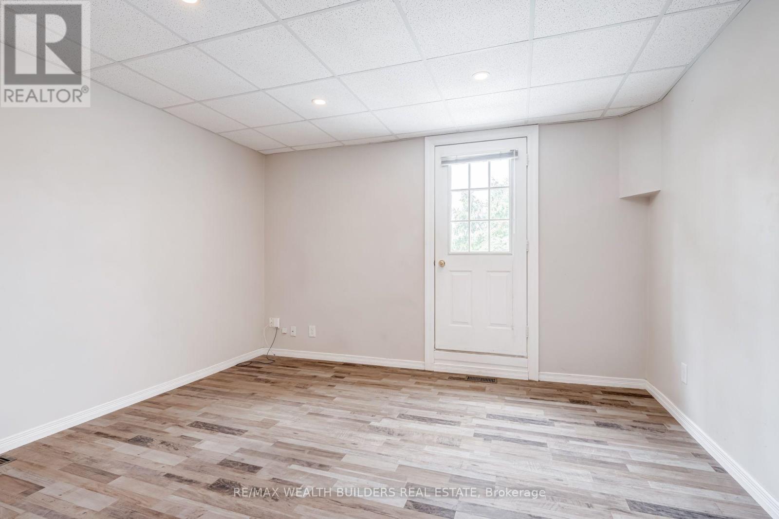 Upper Unit 2 - 2443 Dundas Street W, Toronto, Ontario  M6P 1X3 - Photo 12 - W13719030