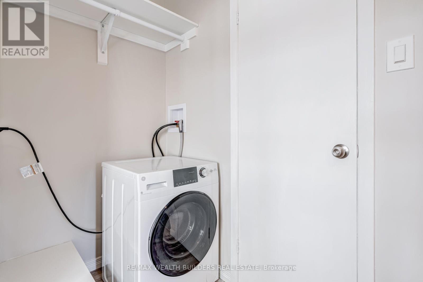 Upper Unit 2 - 2443 Dundas Street W, Toronto, Ontario  M6P 1X3 - Photo 14 - W13719030