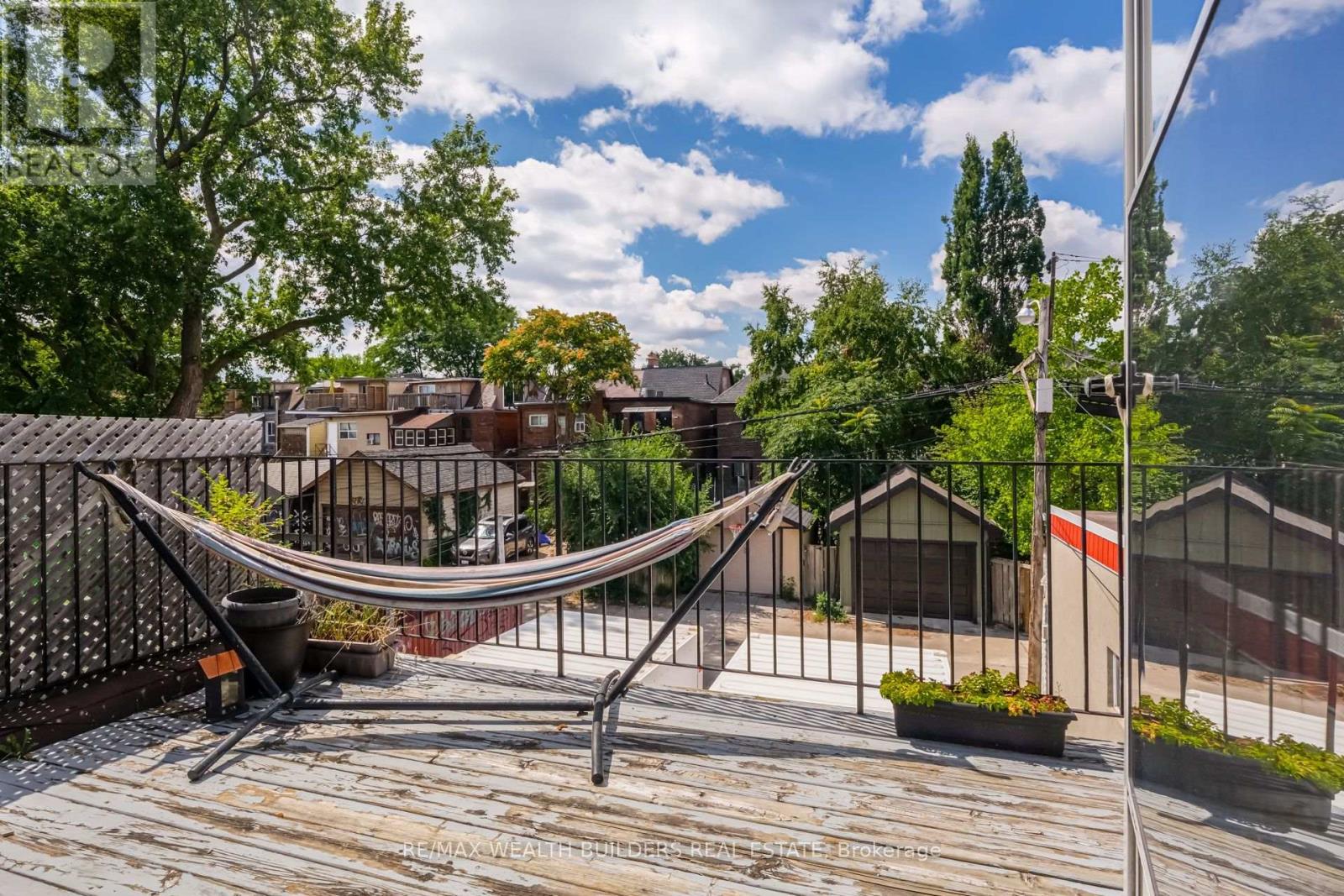 Upper Unit 2 - 2443 Dundas Street W, Toronto, Ontario  M6P 1X3 - Photo 15 - W13719030
