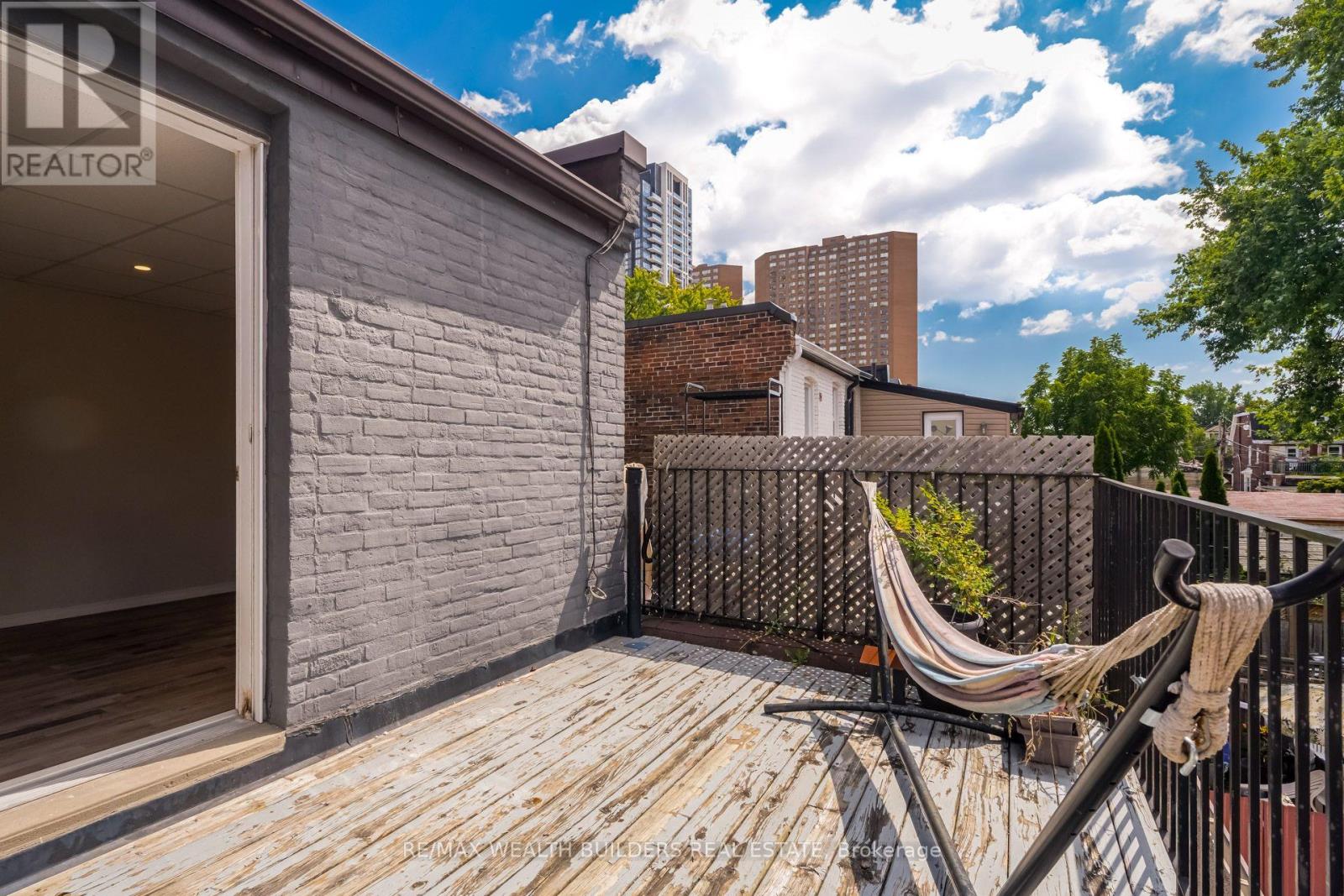 Upper Unit 2 - 2443 Dundas Street W, Toronto, Ontario  M6P 1X3 - Photo 17 - W13719030