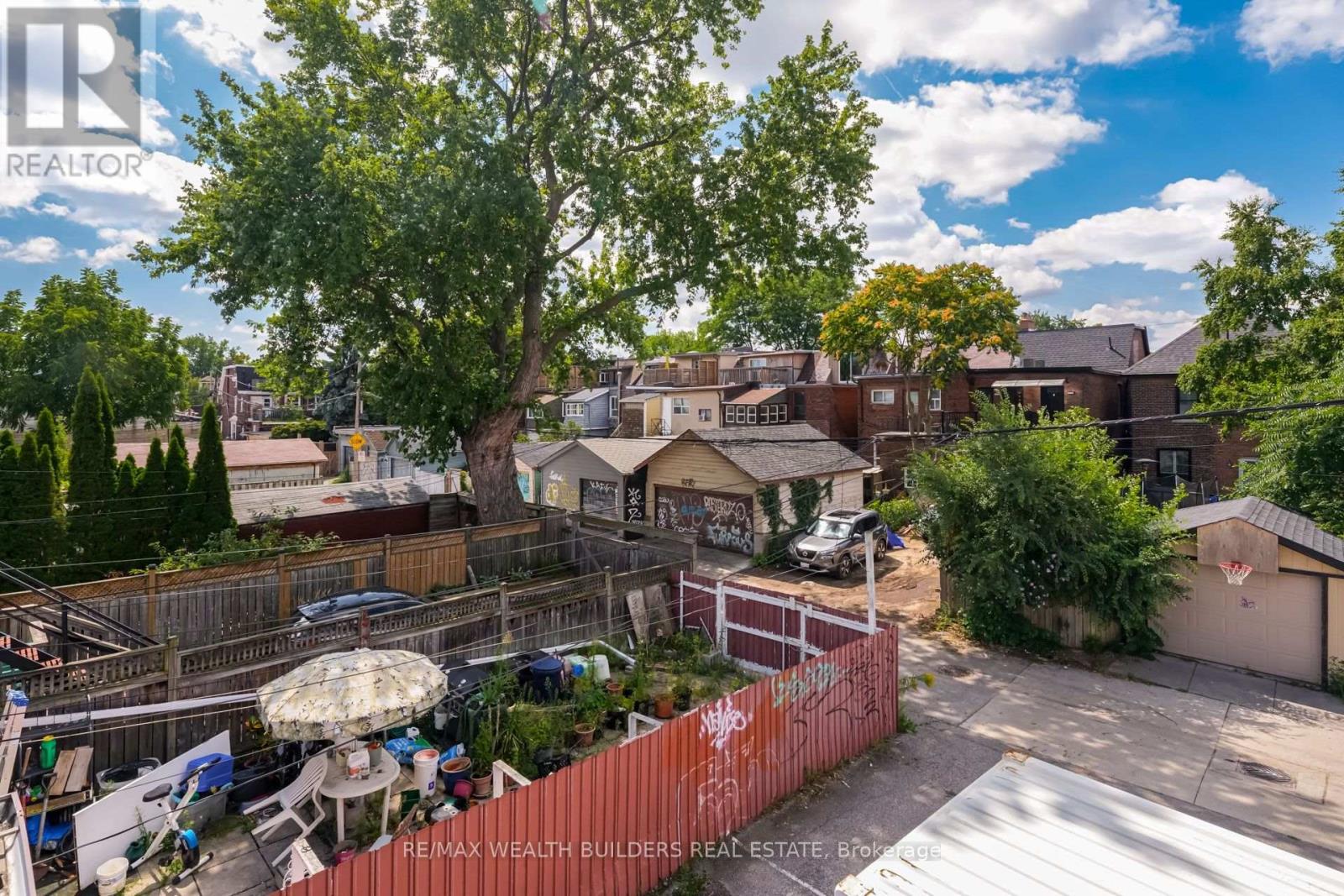 Upper Unit 2 - 2443 Dundas Street W, Toronto, Ontario  M6P 1X3 - Photo 18 - W13719030