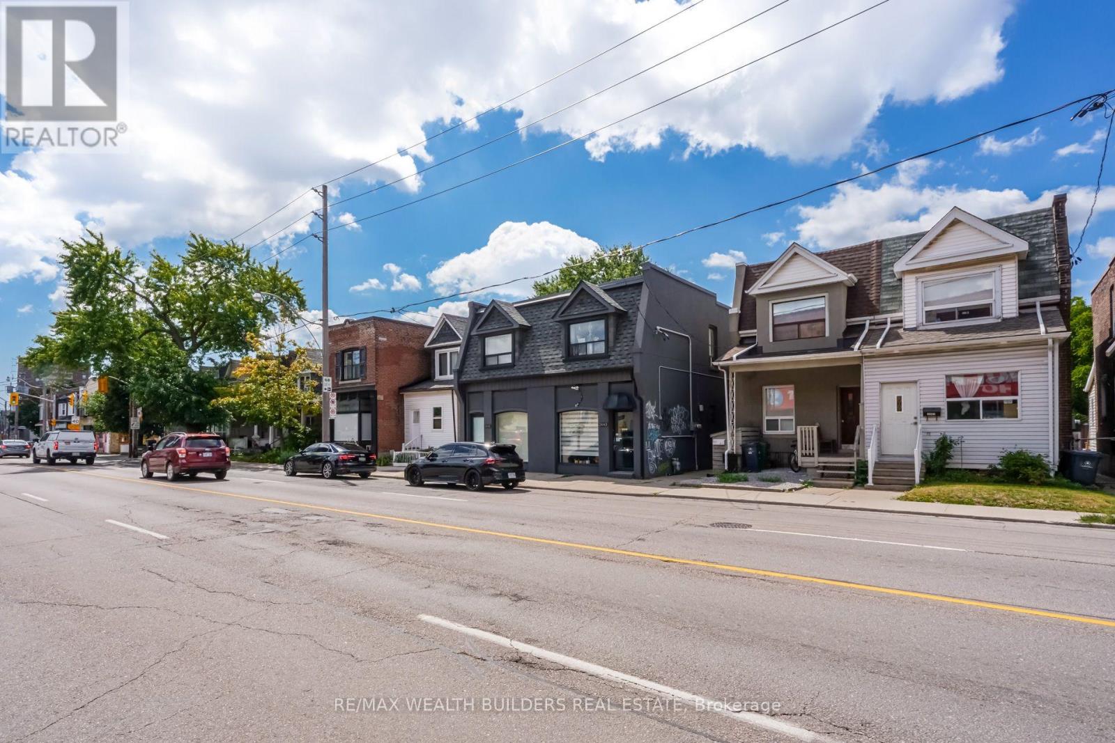 Upper Unit 2 - 2443 Dundas Street W, Toronto, Ontario  M6P 1X3 - Photo 22 - W13719030
