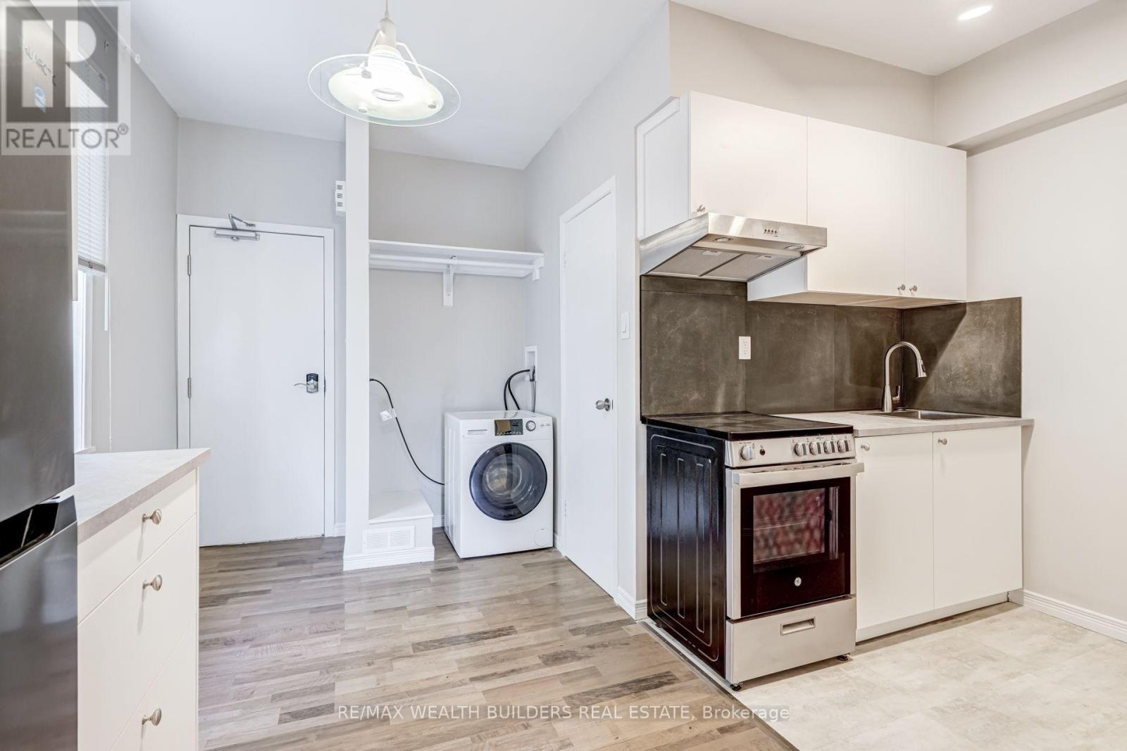 Upper Unit 2 - 2443 Dundas Street W, Toronto, Ontario  M6P 1X3 - Photo 3 - W13719030
