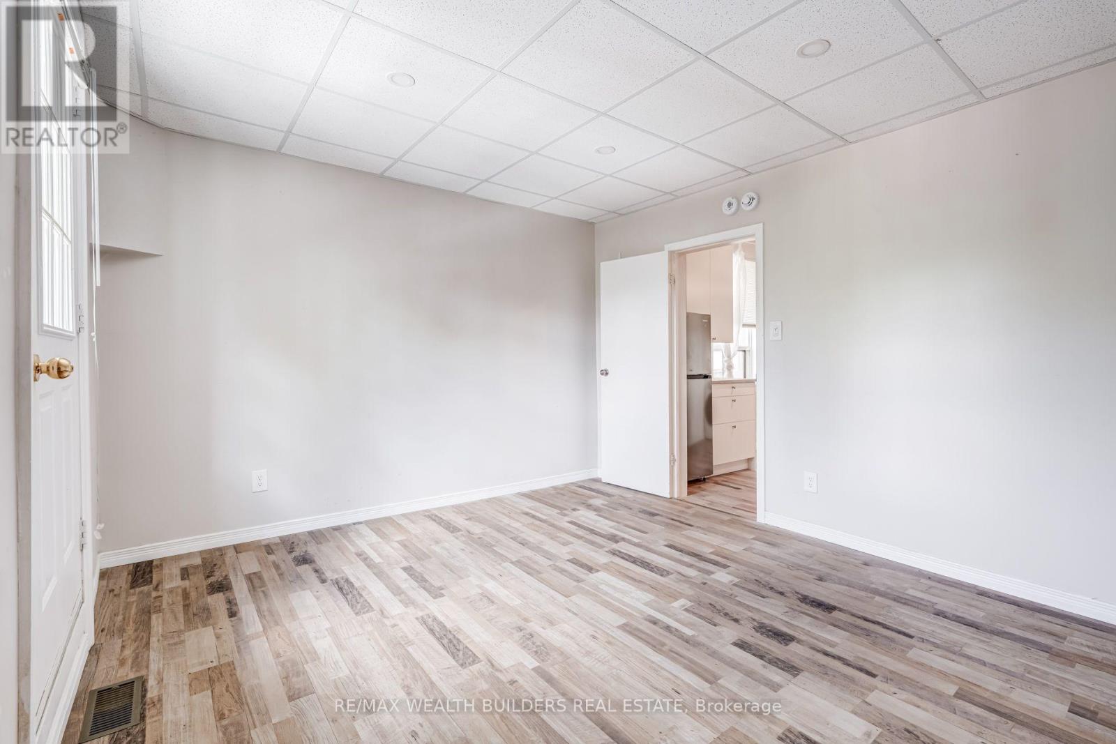 Upper Unit 2 - 2443 Dundas Street W, Toronto, Ontario  M6P 1X3 - Photo 8 - W13719030