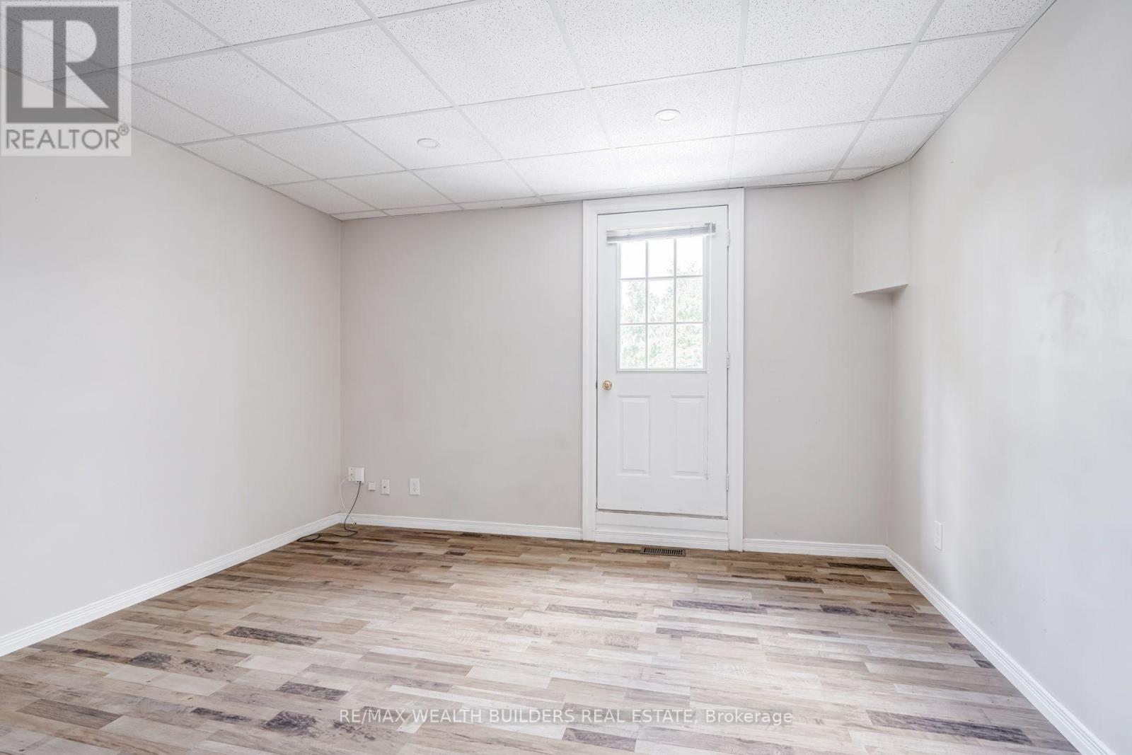 Upper Unit 2 - 2443 Dundas Street W, Toronto, Ontario  M6P 1X3 - Photo 9 - W13719030