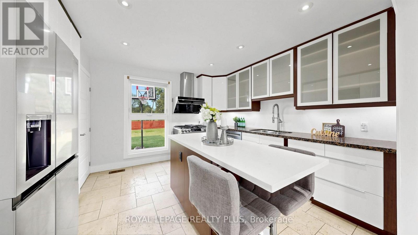 285 Bronte Road, Oakville, Ontario  L6L 3C5 - Photo 5 - W13719056