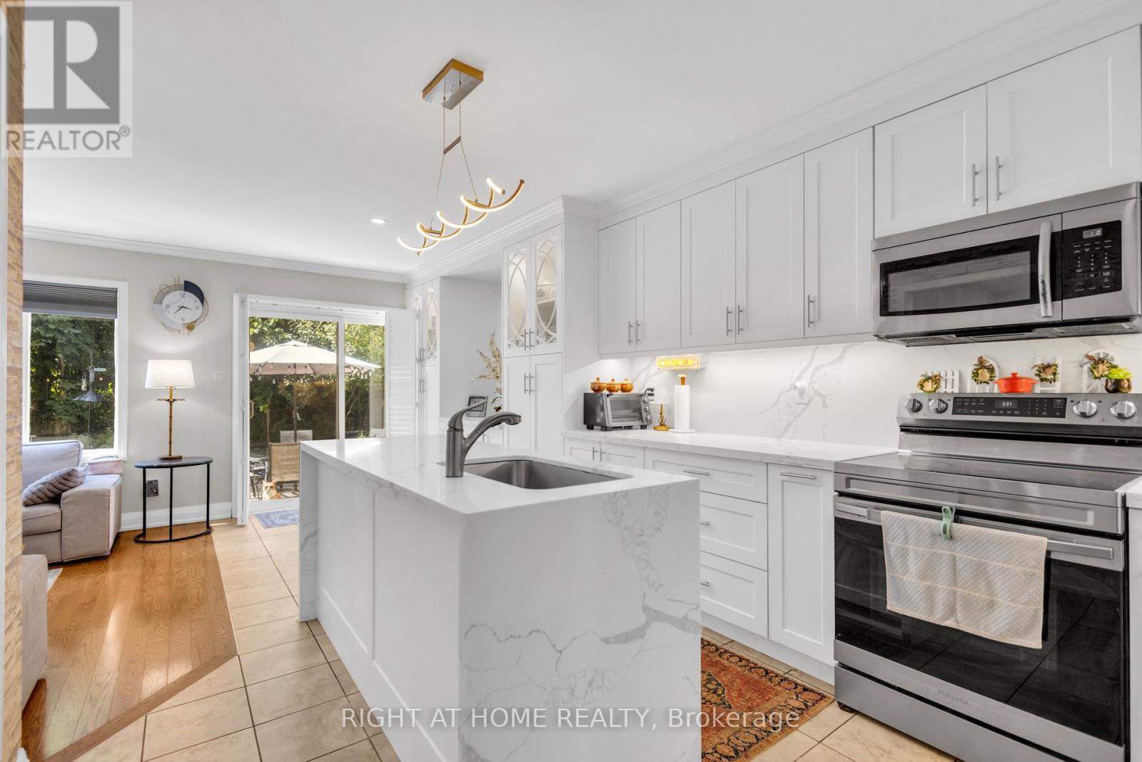 3833 Quiet Creek Drive, Mississauga, Ontario  L5M 8B1 - Photo 15 - W13719106