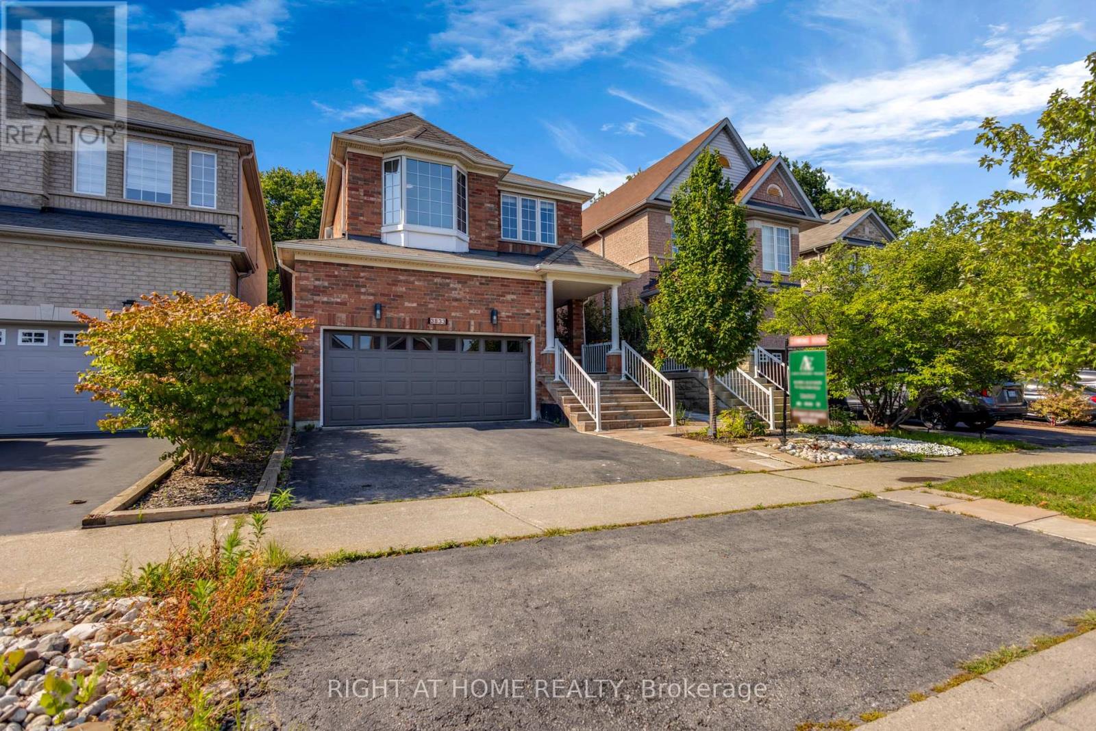 3833 Quiet Creek Drive, Mississauga, Ontario  L5M 8B1 - Photo 2 - W13719106