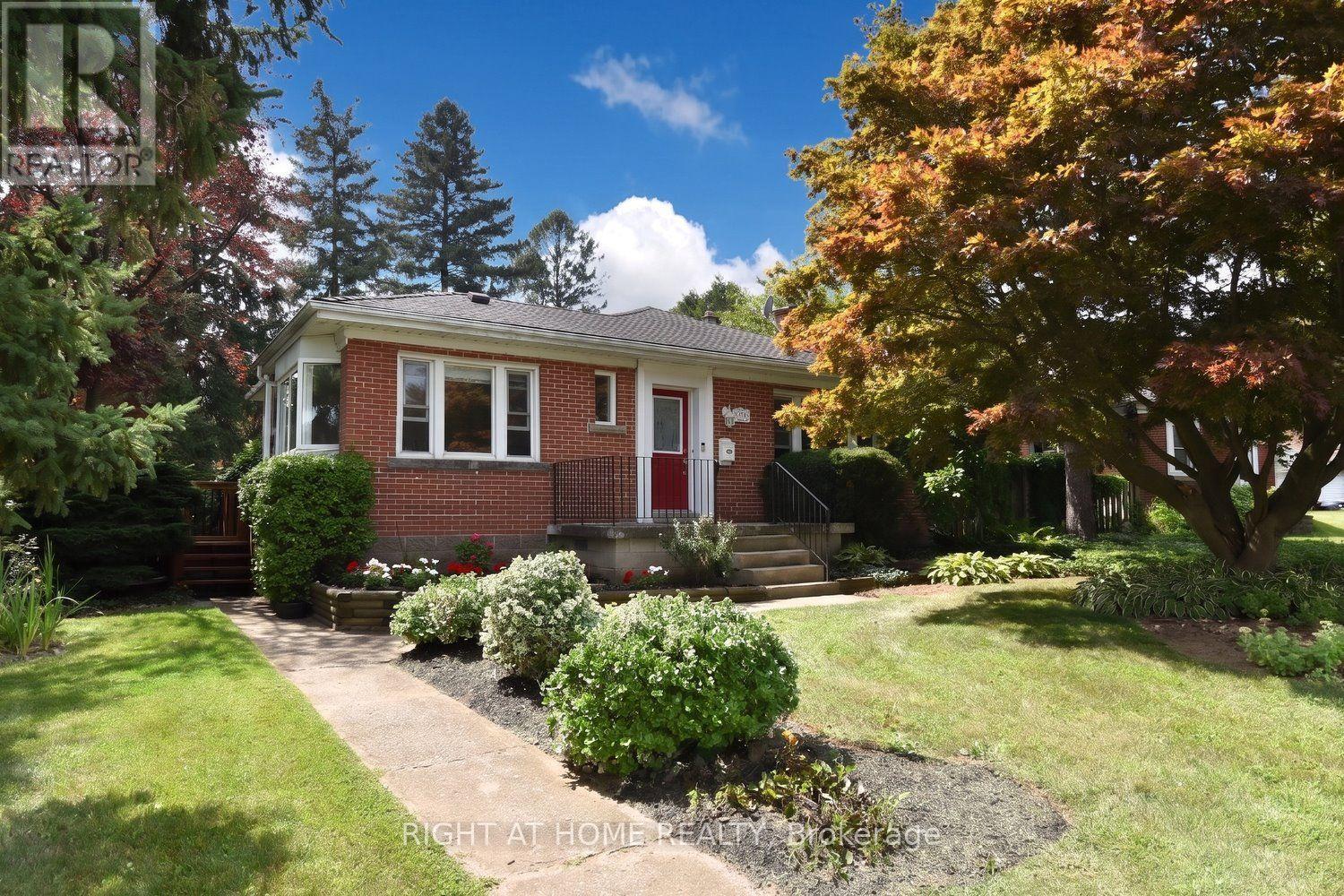 936 BOOTHMAN AVENUE, Burlington, Ontario