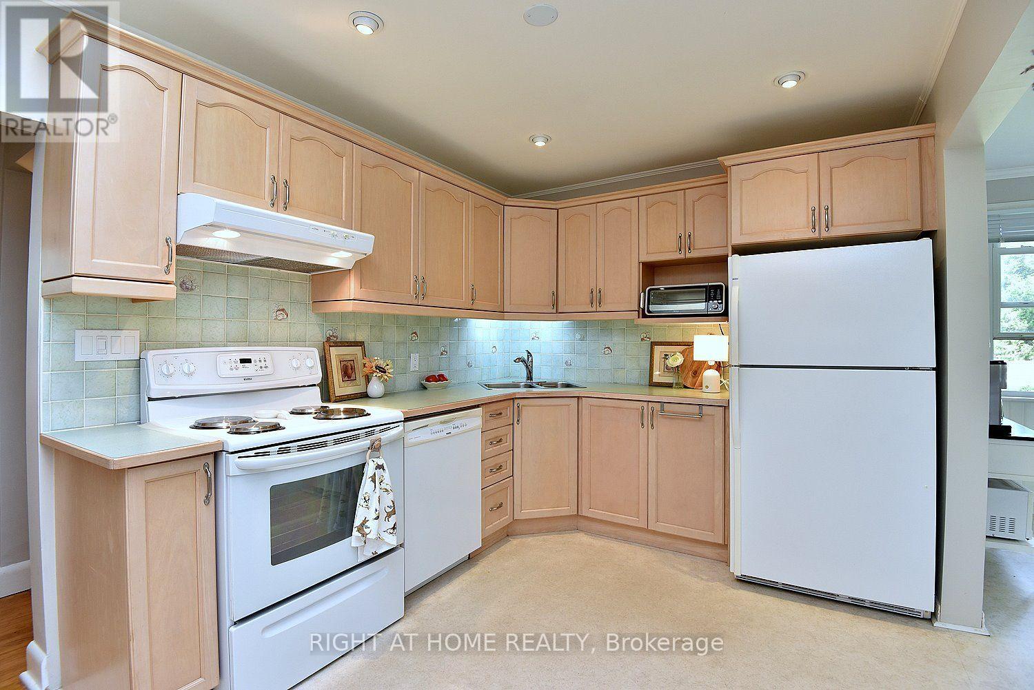 936 Boothman Avenue, Burlington, Ontario  L7T 1P6 - Photo 9 - W13719152