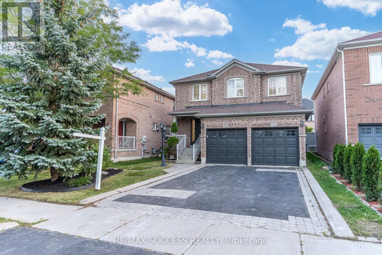 54 Ferncroft Place — photo 1