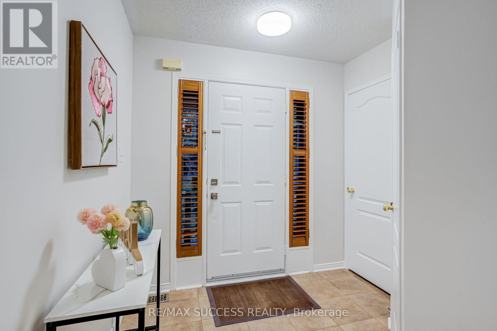 54 Ferncroft Place — photo 3