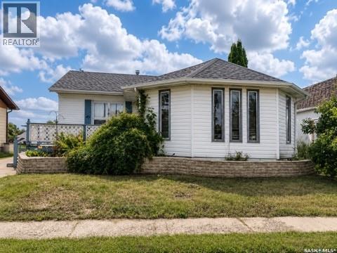 43 1st Avenue NW, Preeceville, Saskatchewan  S0A 3B0 - Photo 2 - SK046829
