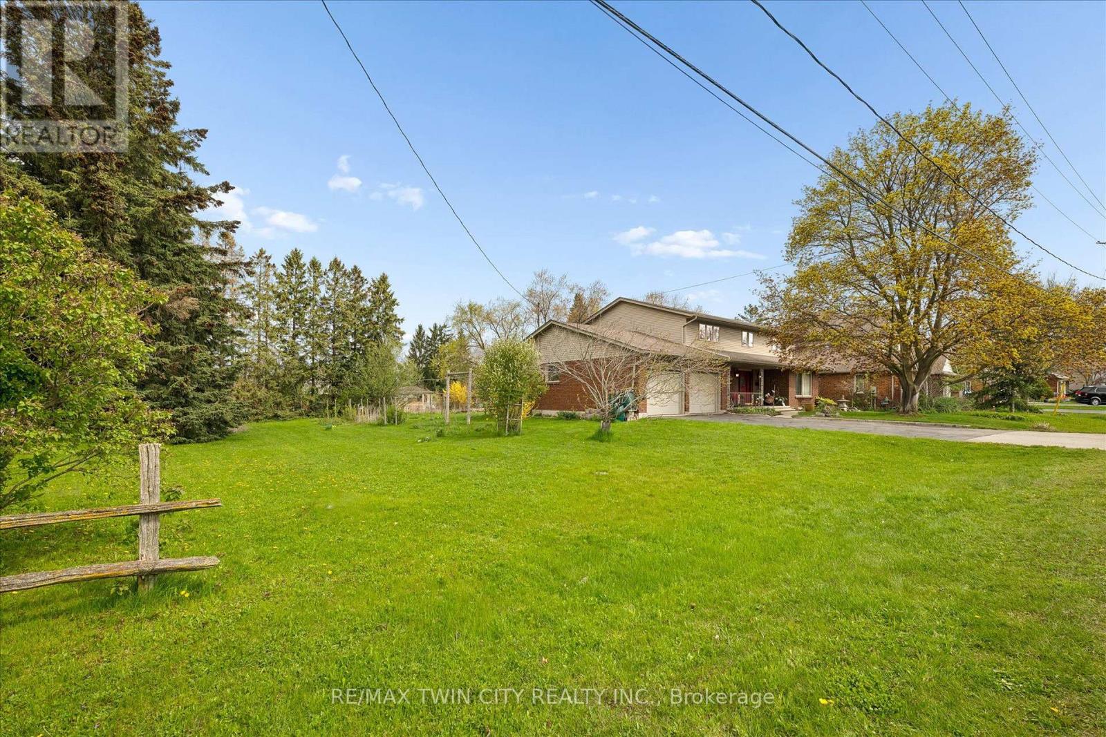 146 Carson Drive, Kitchener, Ontario  N2B 2Z2 - Photo 3 - X13719090