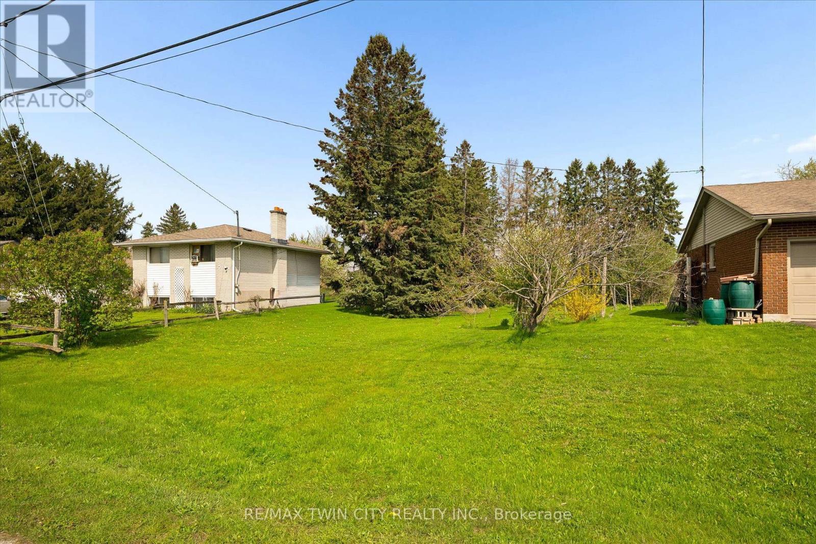 146 Carson Drive, Kitchener, Ontario  N2B 2Z2 - Photo 4 - X13719090