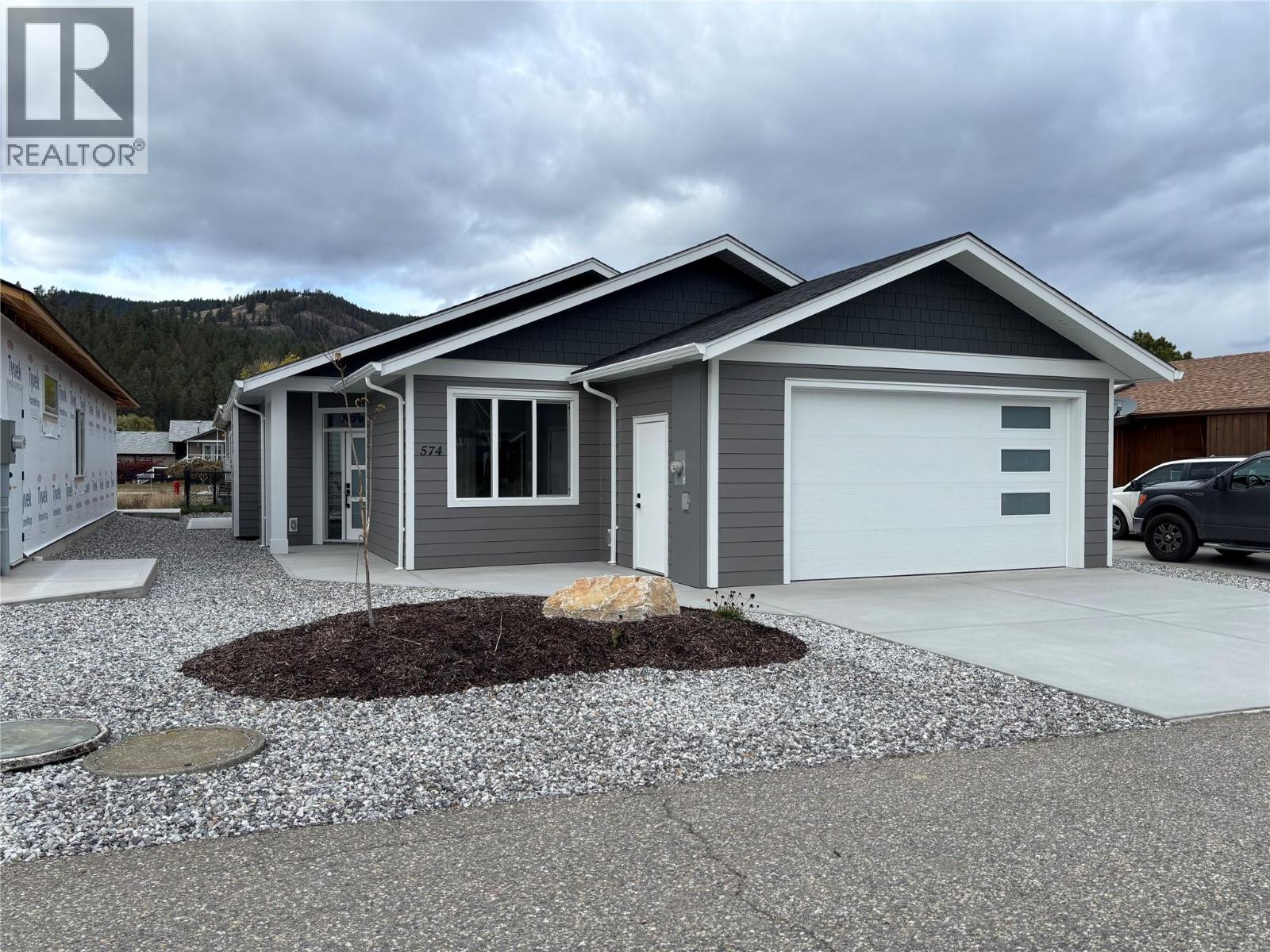 574 Meadowlark Avenue, Vernon, British Columbia  V1H 2A1 - Photo 2 - 10376288