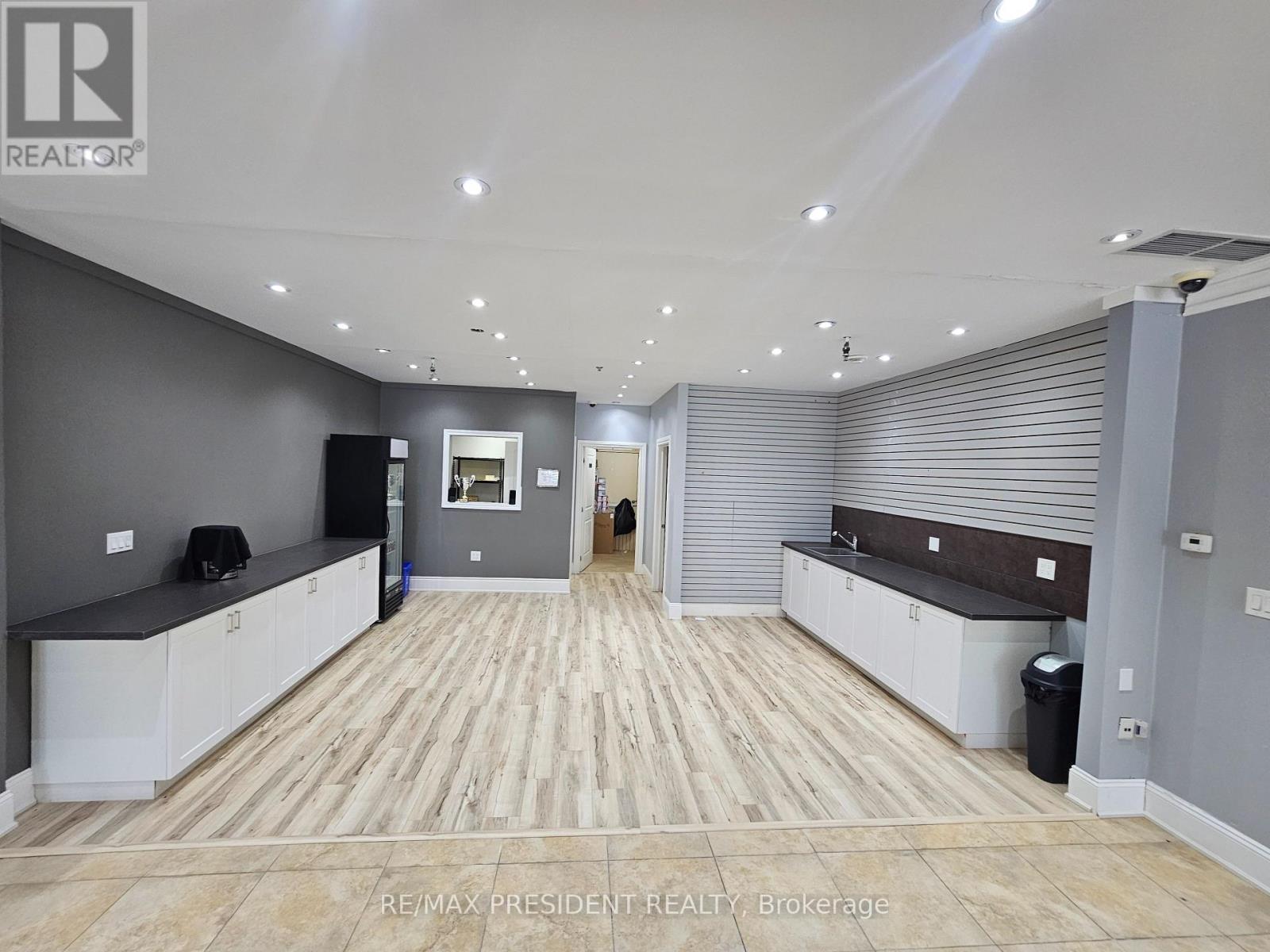 Main - 6923 Steeles Avenue W, Toronto, Ontario  M9W 6T6 - Photo 9 - W13718948