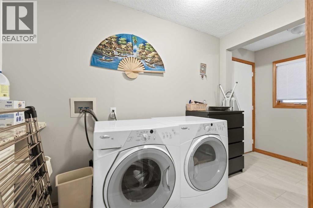 71 Woodpark Close SW, Calgary, Alberta  T2W 6G9 - Photo 14 - A2329700