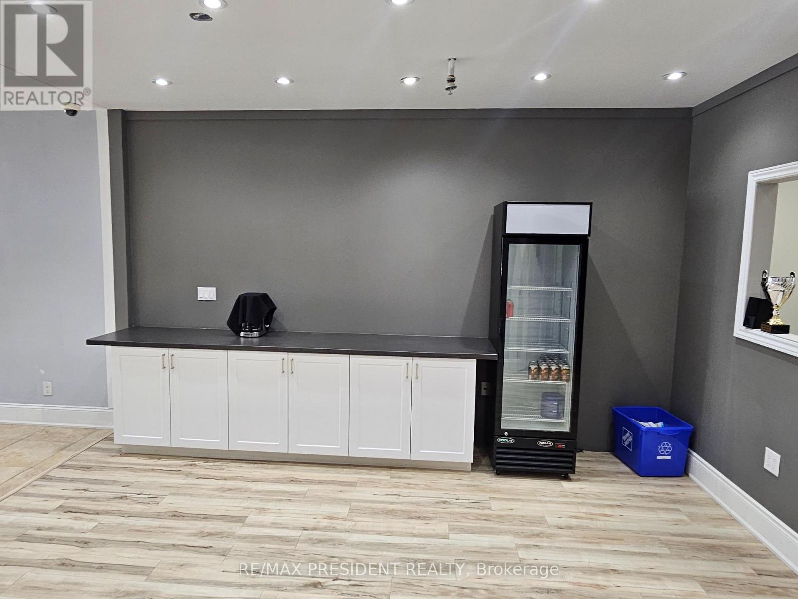 Main - 6923 Steeles Avenue W, Toronto, Ontario  M9W 6T6 - Photo 11 - W13718948