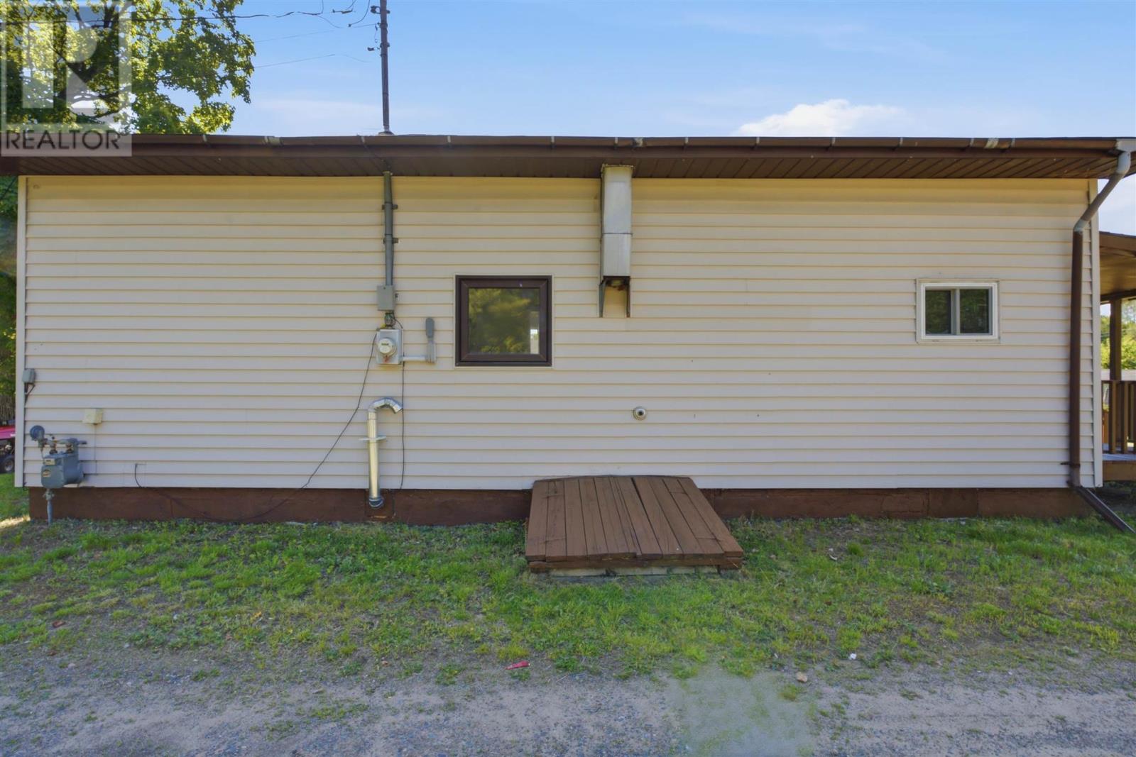 252 Youngfox Rd, Blind River, Ontario  P0R 1B0 - Photo 22 - SM261470