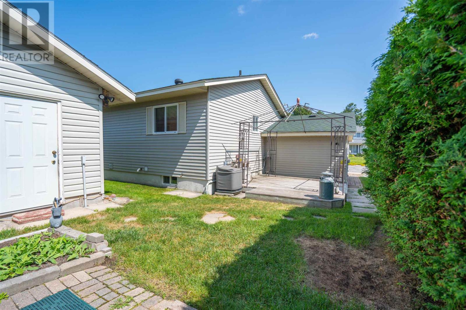 1015 Lake St, Sault Ste. Marie, Ontario  P6B 6B5 - Photo 5 - SM262223