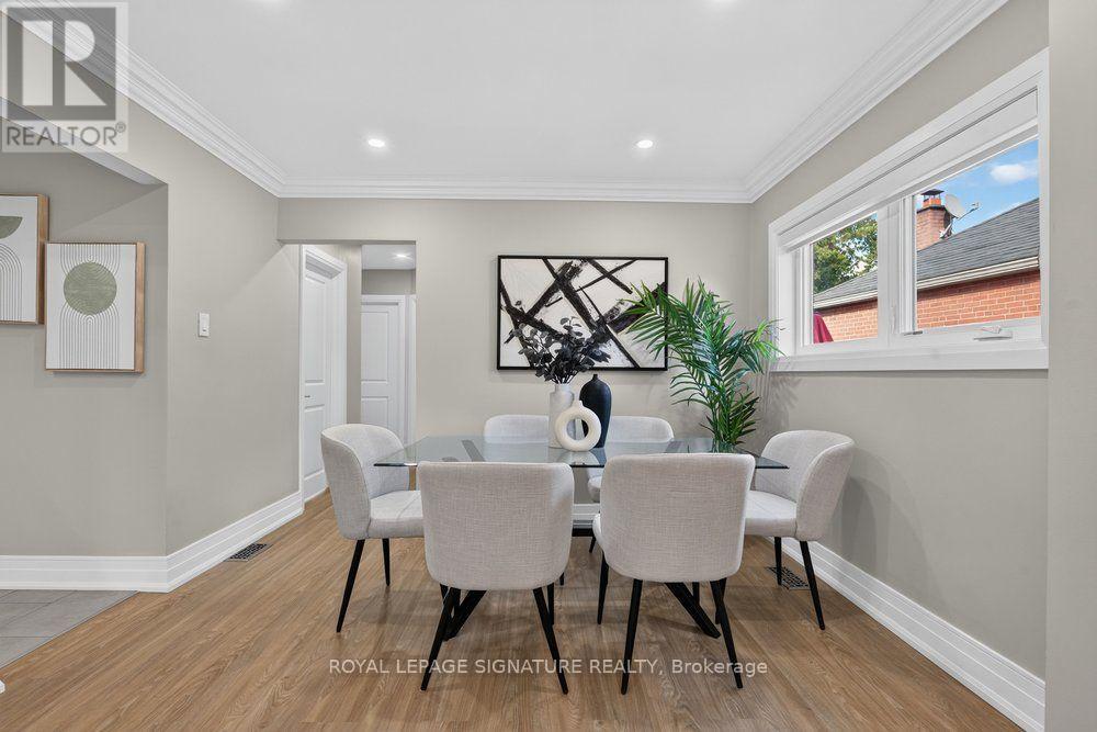 24 Glenshaw Crescent, Toronto, Ontario  M4B 2C9 - Photo 12 - E13719228