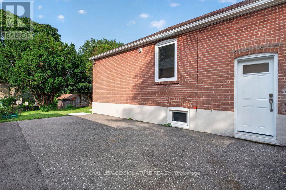 24 Glenshaw Crescent, Toronto, Ontario  M4B 2C9 - Photo 38 - E13719228